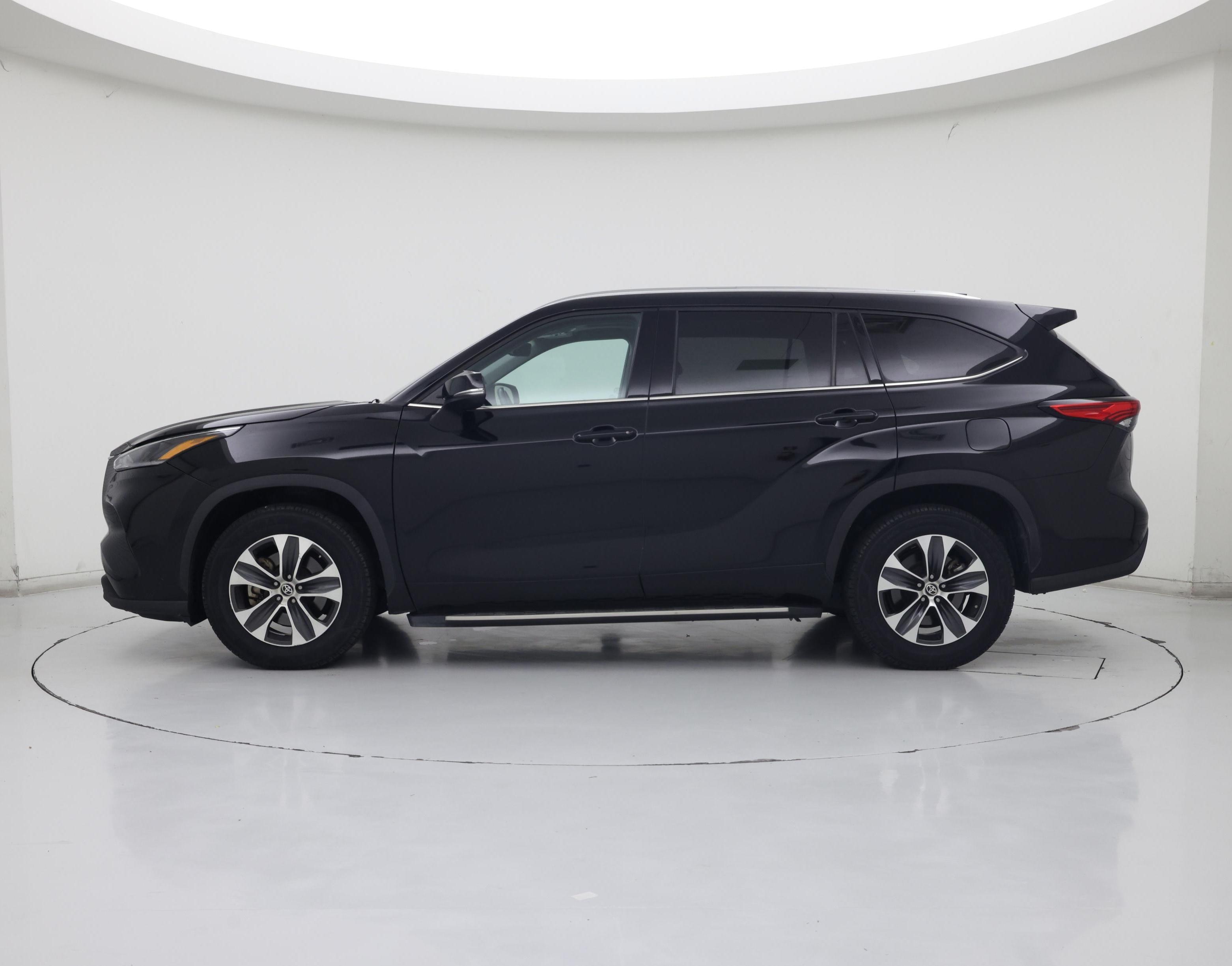 Thumbnail: 2021 Toyota Highlander - 3