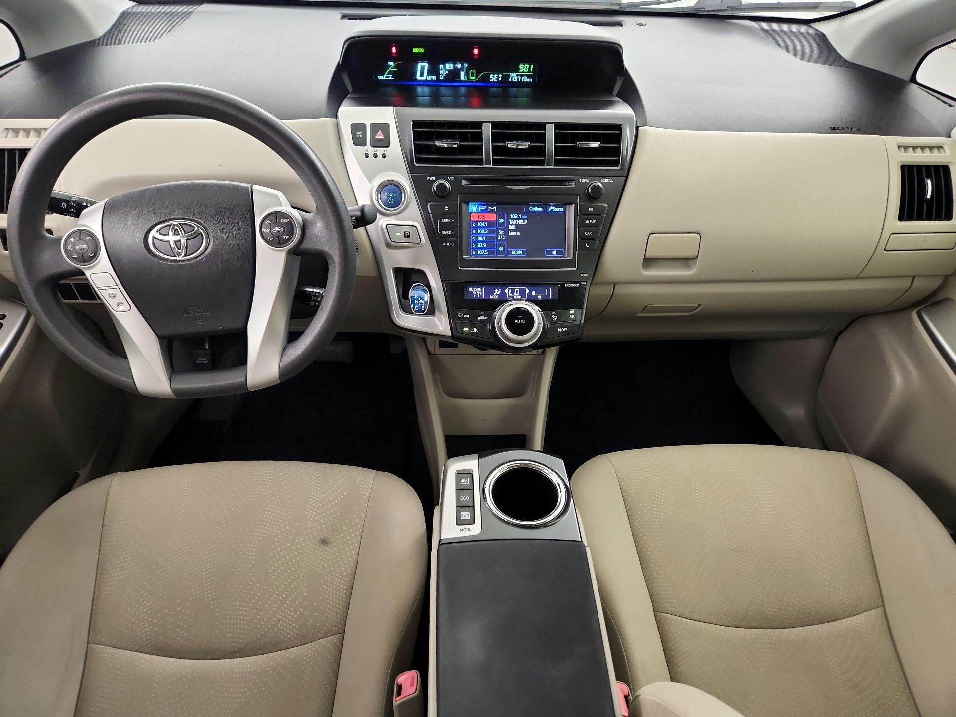 Thumbnail: 2014 Toyota Prius v - 9