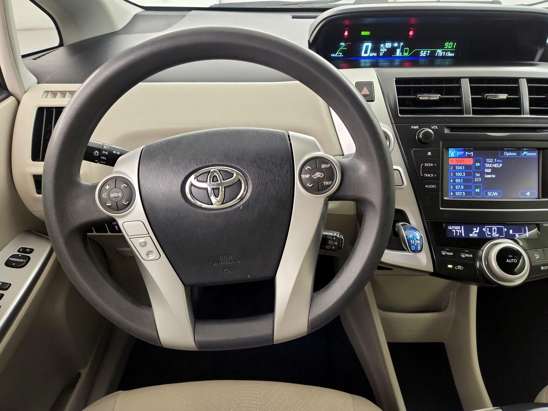 Thumbnail: 2014 Toyota Prius v - 10