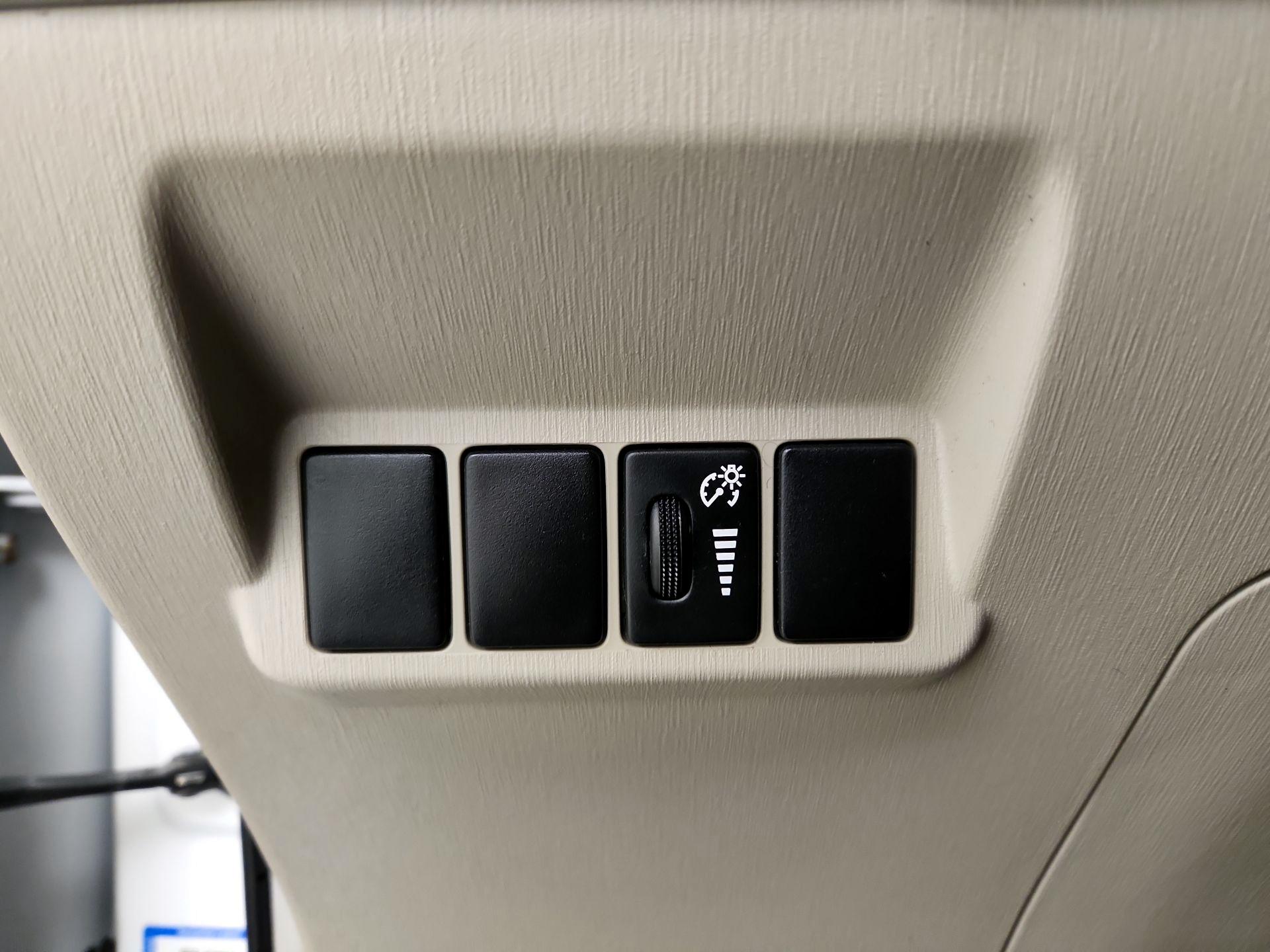 Thumbnail: 2014 Toyota Prius v - 13