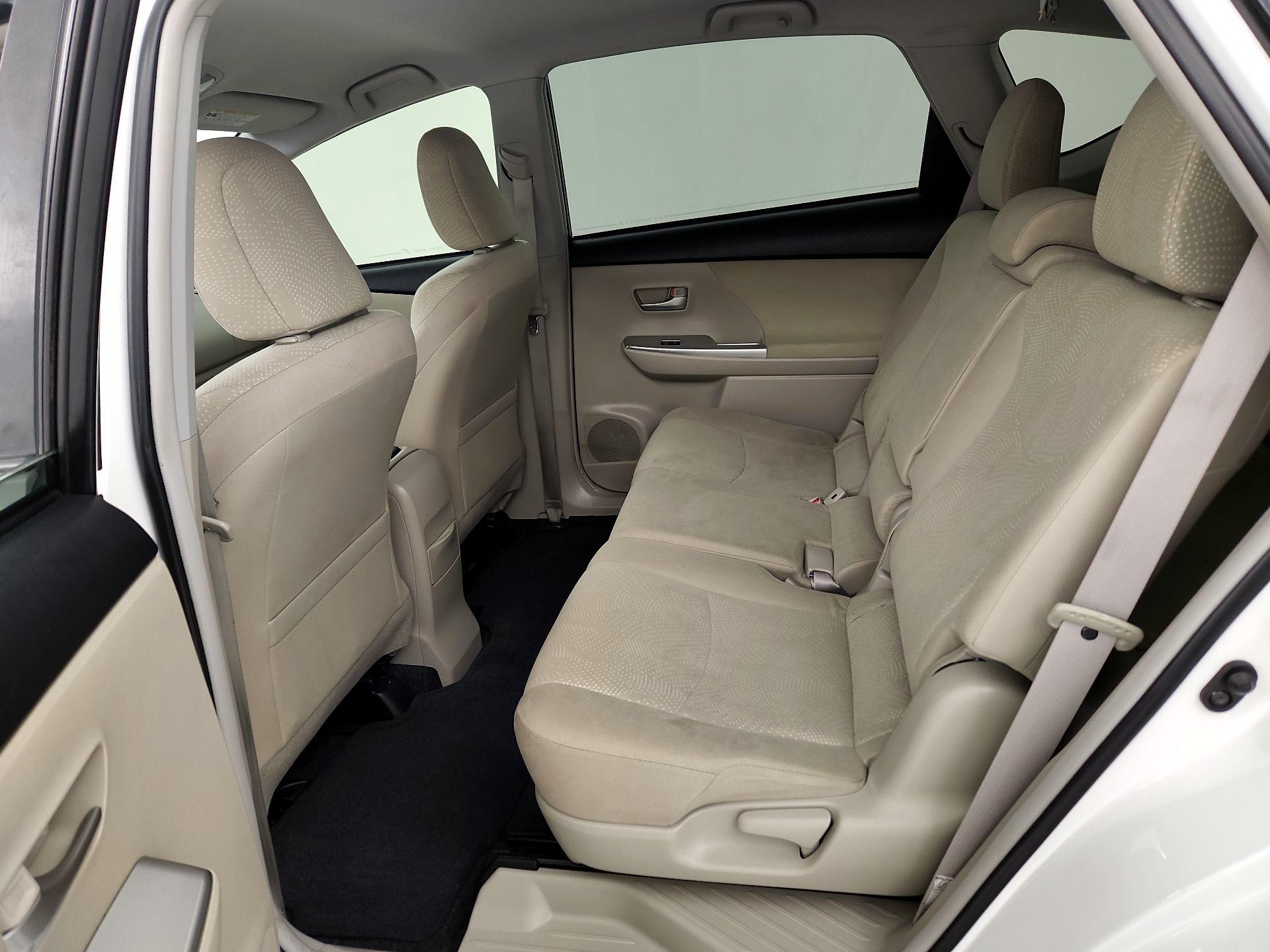 Thumbnail: 2014 Toyota Prius v - 19
