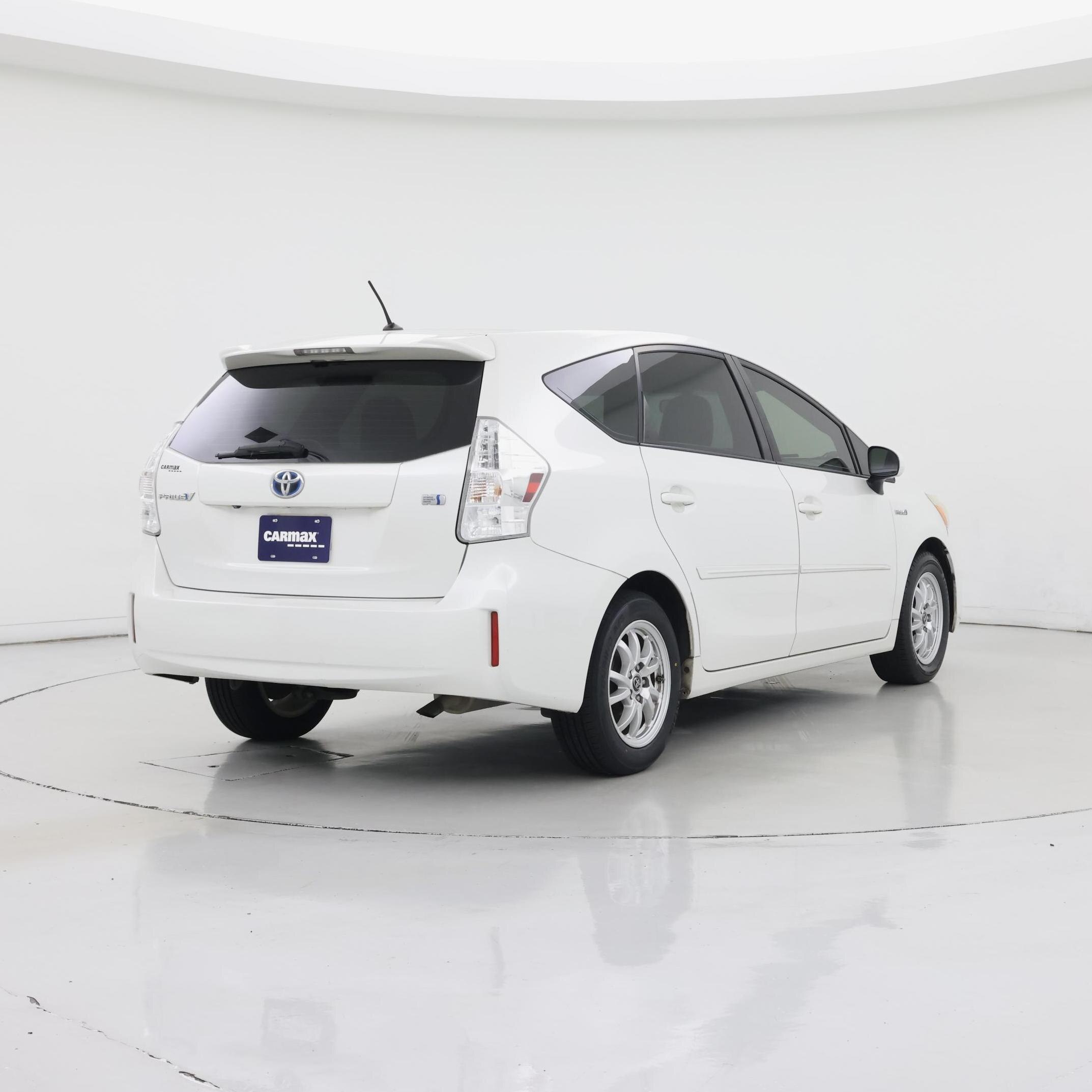 Thumbnail: 2014 Toyota Prius v - 8