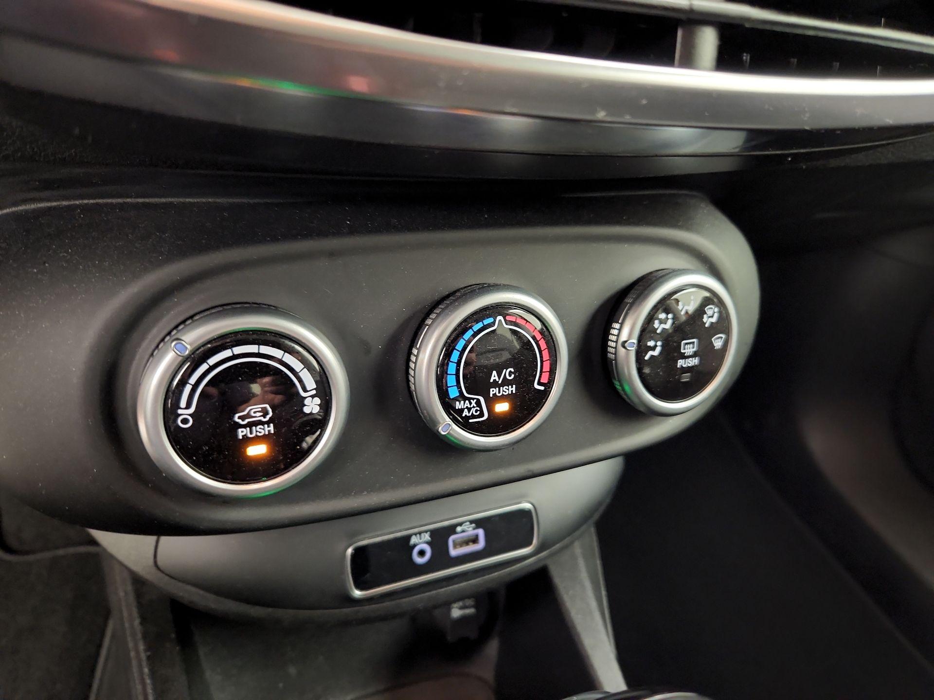 Thumbnail: 2016 Fiat 500X - 16