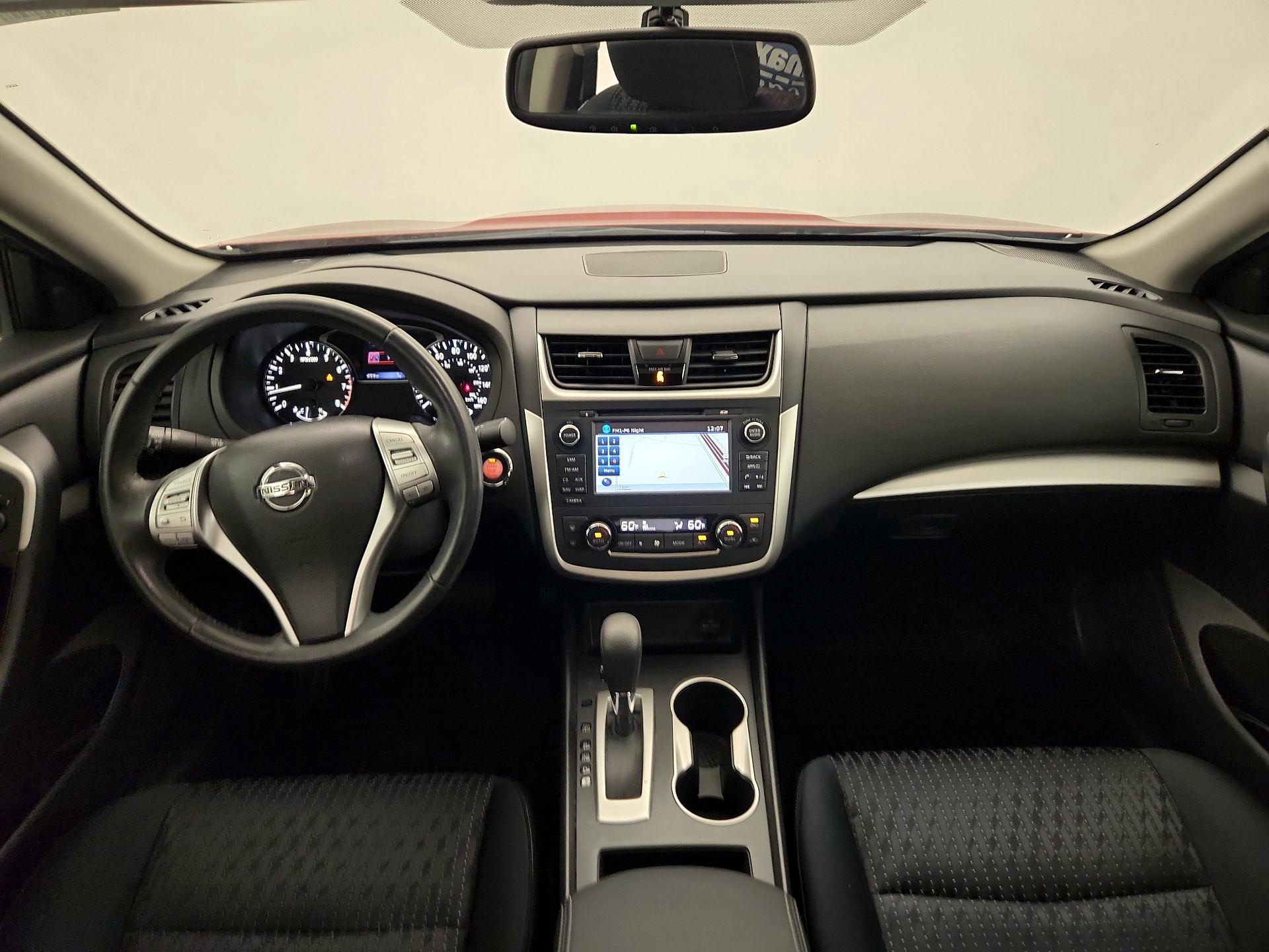 Thumbnail: 2016 Nissan Altima - 9