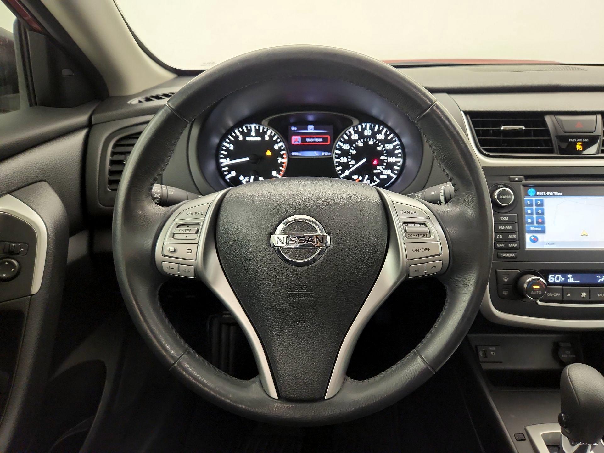 Thumbnail: 2016 Nissan Altima - 10