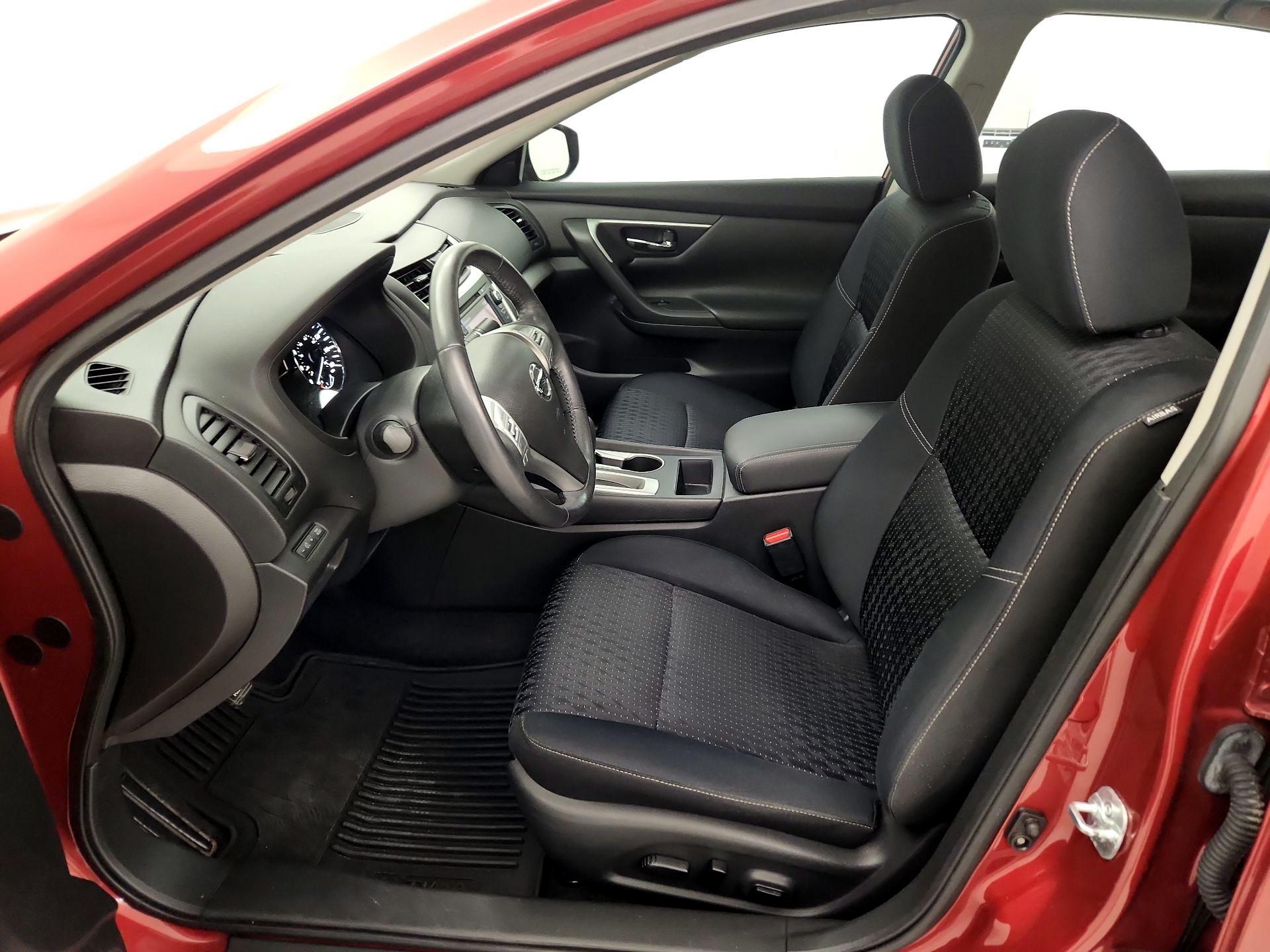 Thumbnail: 2016 Nissan Altima - 11