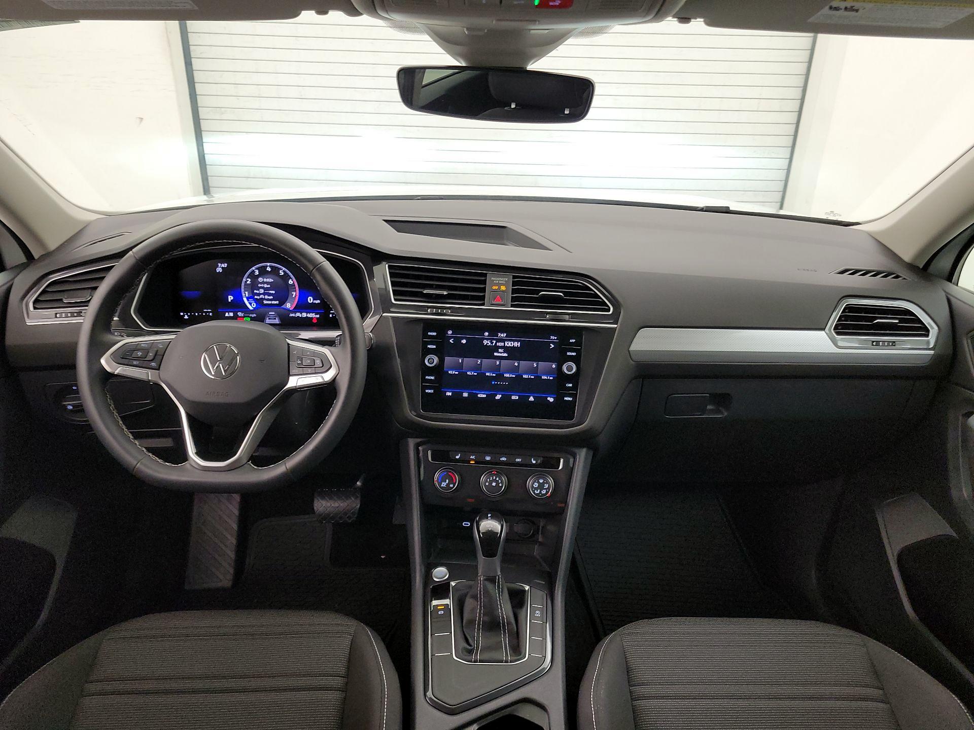 Thumbnail: 2024 Volkswagen Tiguan - 9