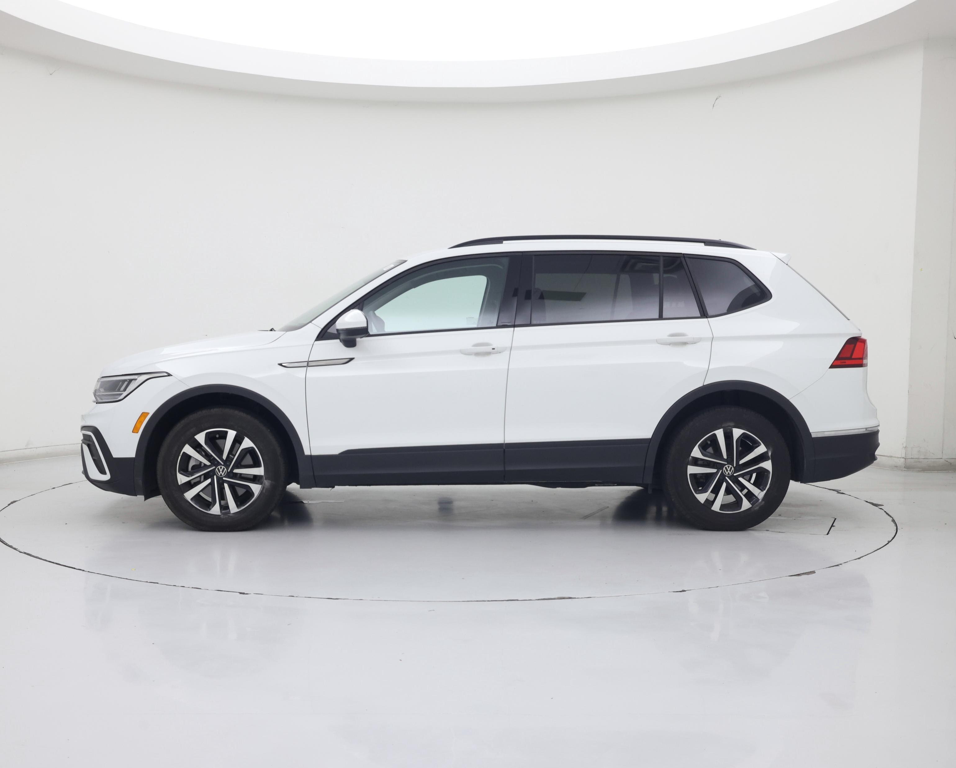 Thumbnail: 2024 Volkswagen Tiguan - 3