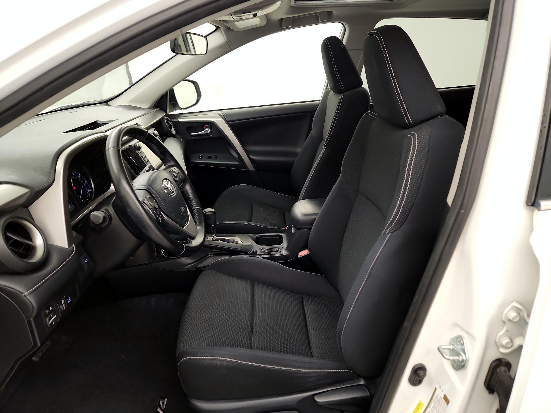 Thumbnail: 2016 Toyota RAV4 - 11