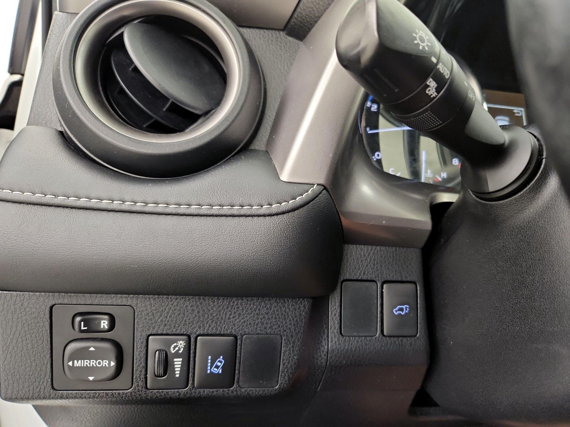 Thumbnail: 2016 Toyota RAV4 - 13