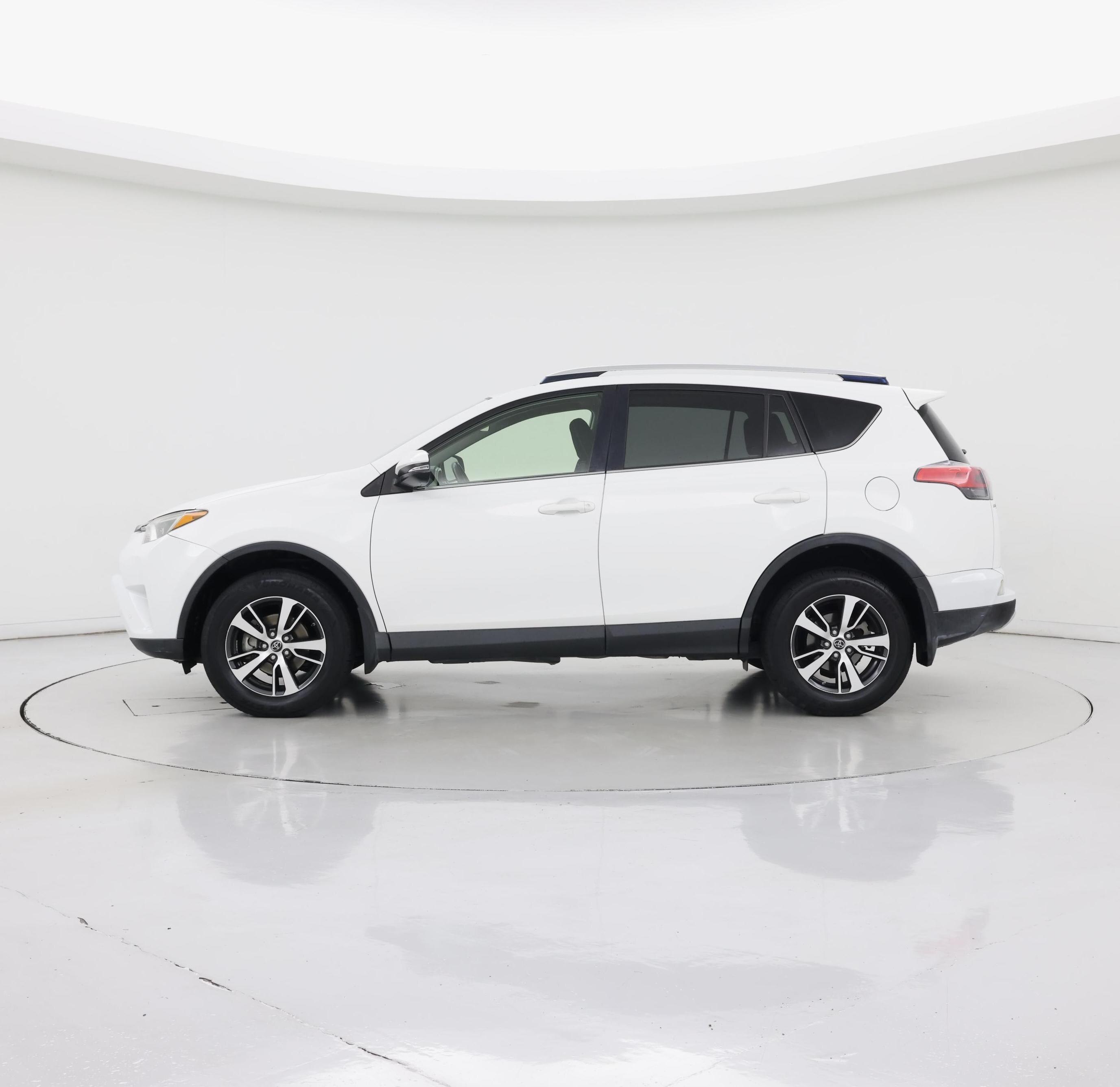Thumbnail: 2016 Toyota RAV4 - 3