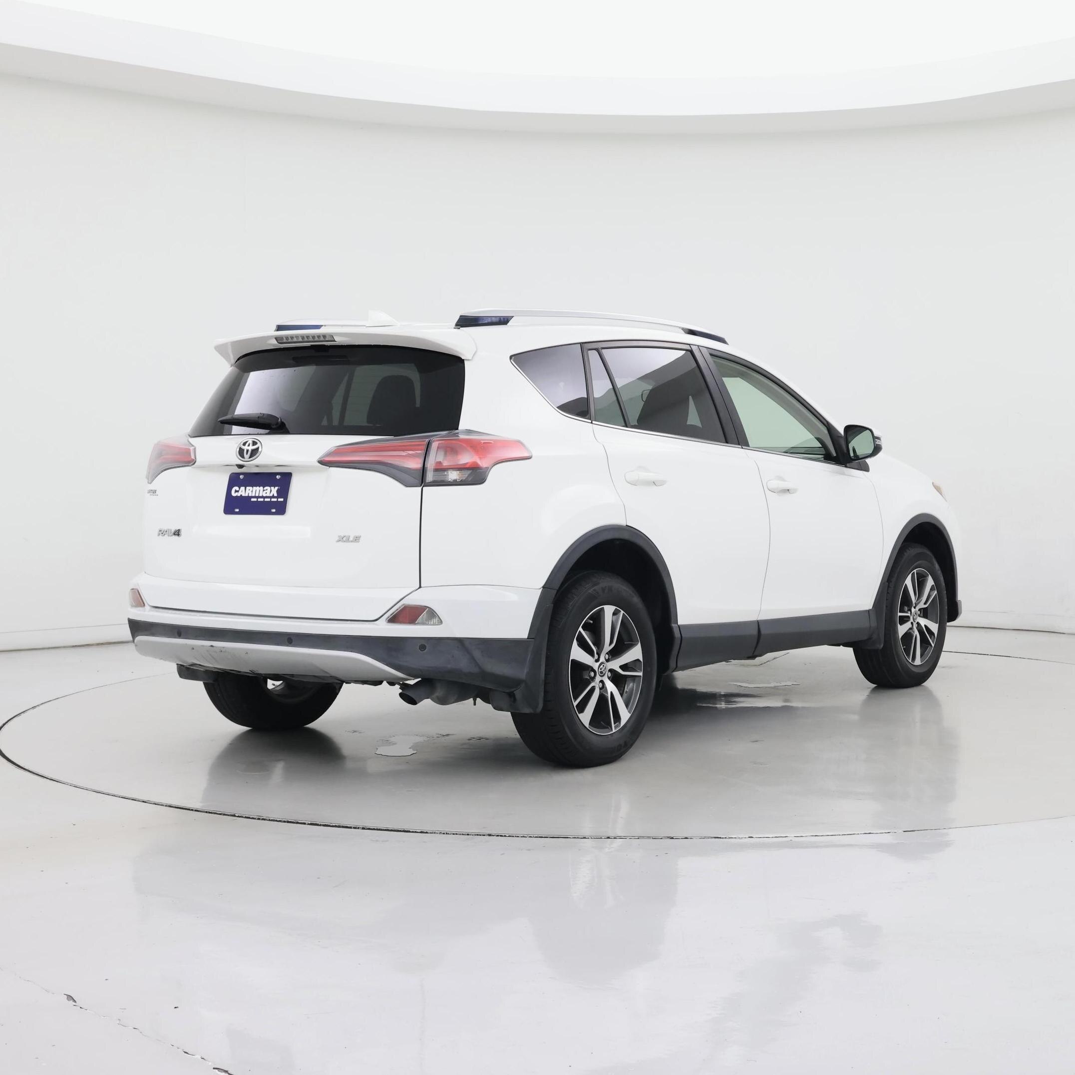 Thumbnail: 2016 Toyota RAV4 - 8
