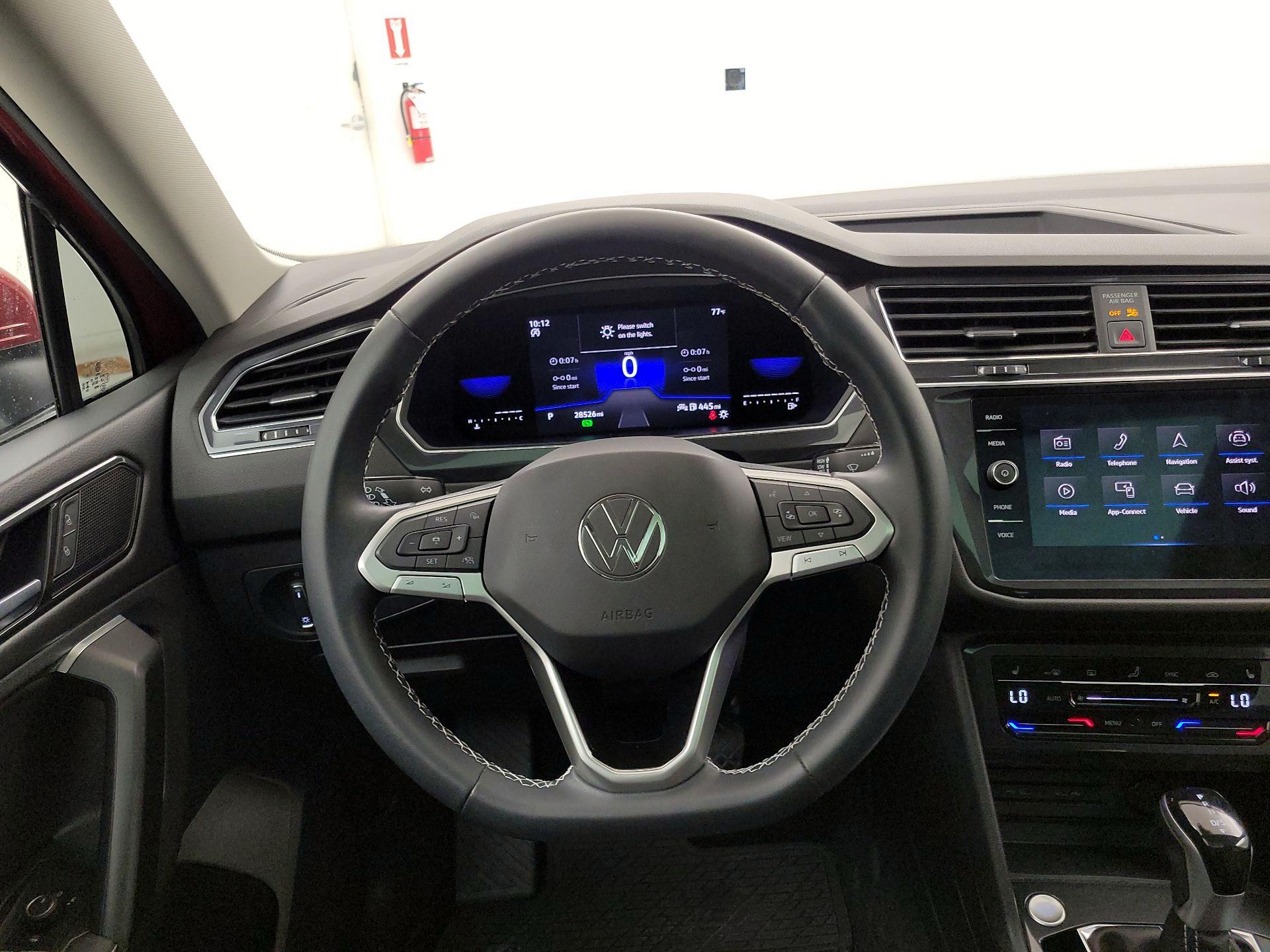 Thumbnail: 2023 Volkswagen Tiguan - 10