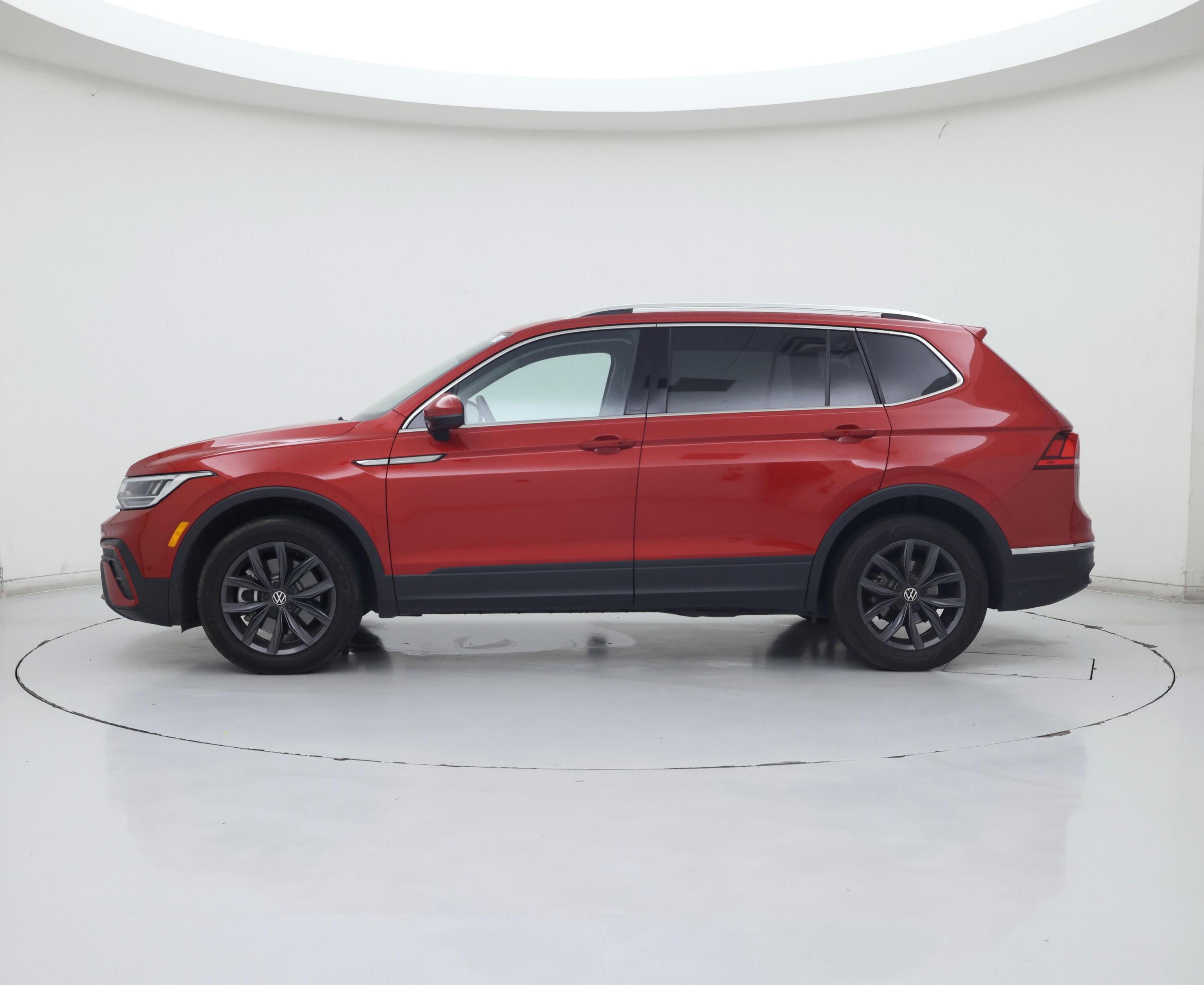Thumbnail: 2023 Volkswagen Tiguan - 3