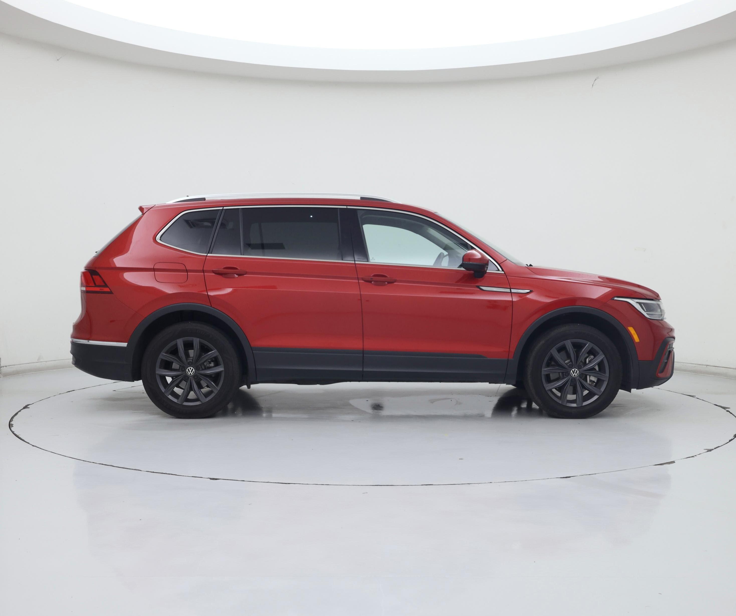 Thumbnail: 2023 Volkswagen Tiguan - 7