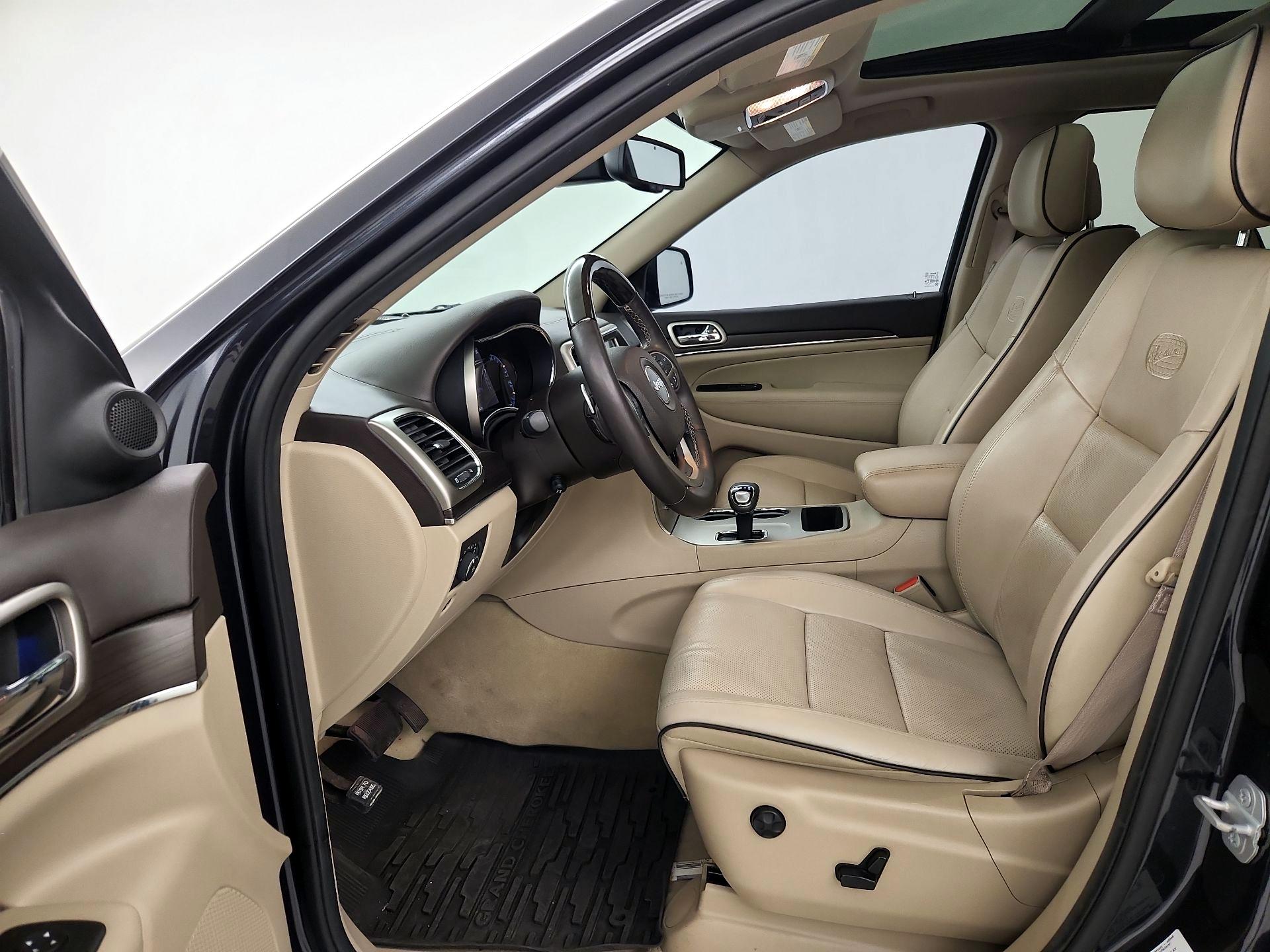 Thumbnail: 2015 Jeep Grand Cherokee - 11
