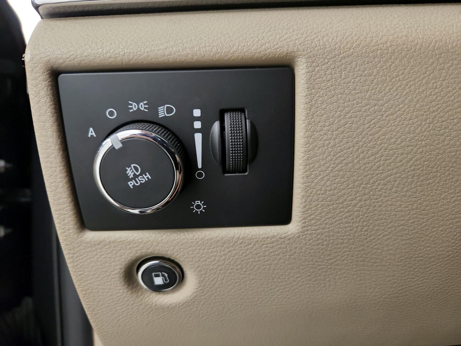 Thumbnail: 2015 Jeep Grand Cherokee - 13