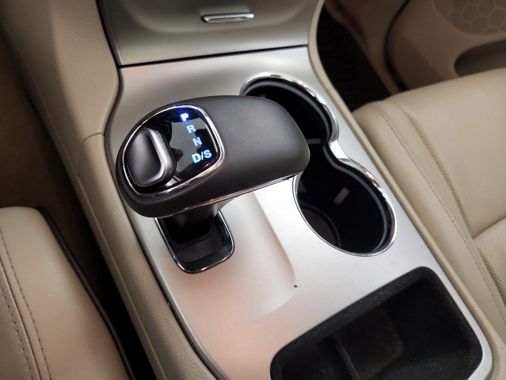 Thumbnail: 2015 Jeep Grand Cherokee - 18
