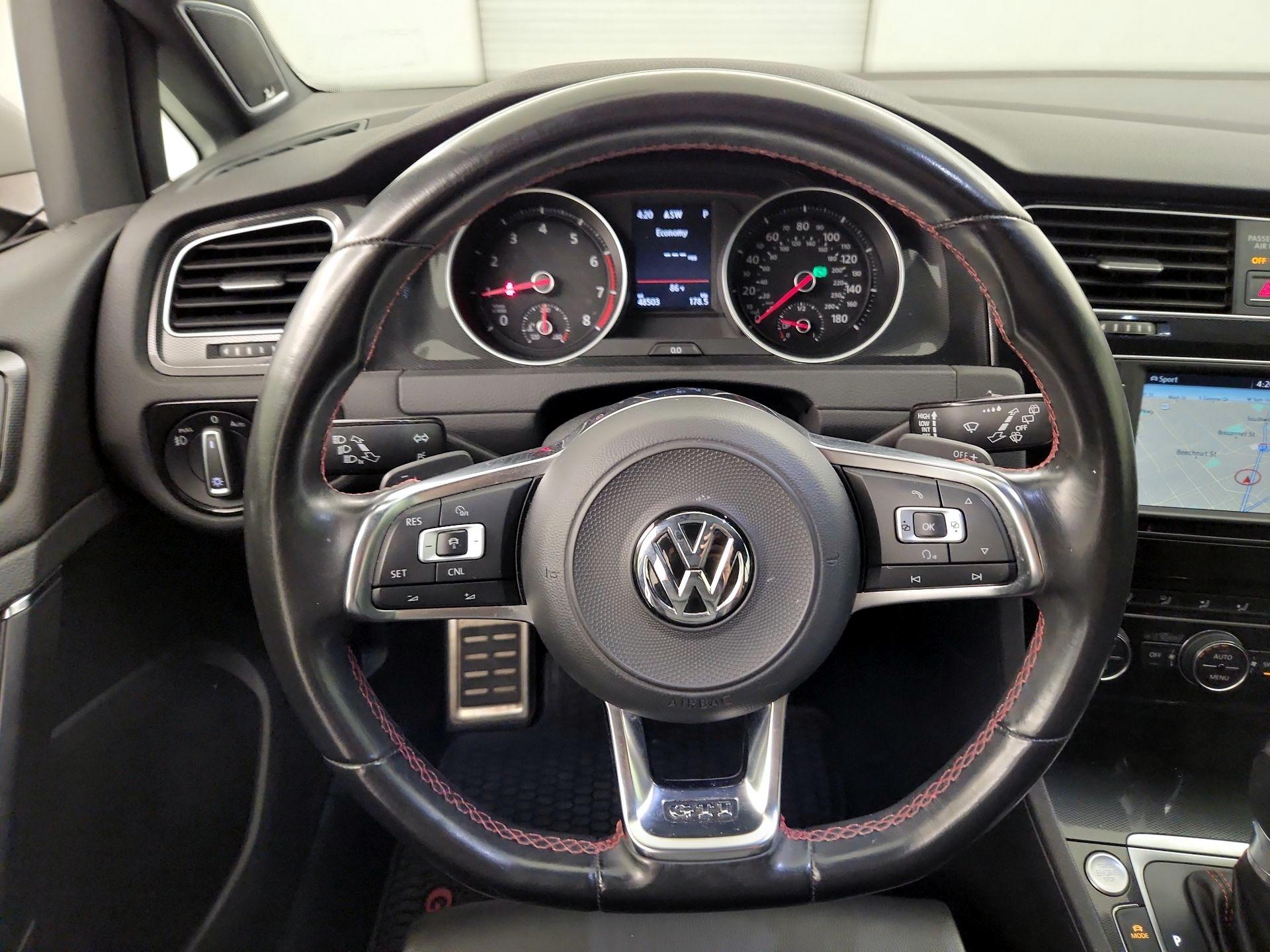 Thumbnail: 2017 Volkswagen Golf - 10