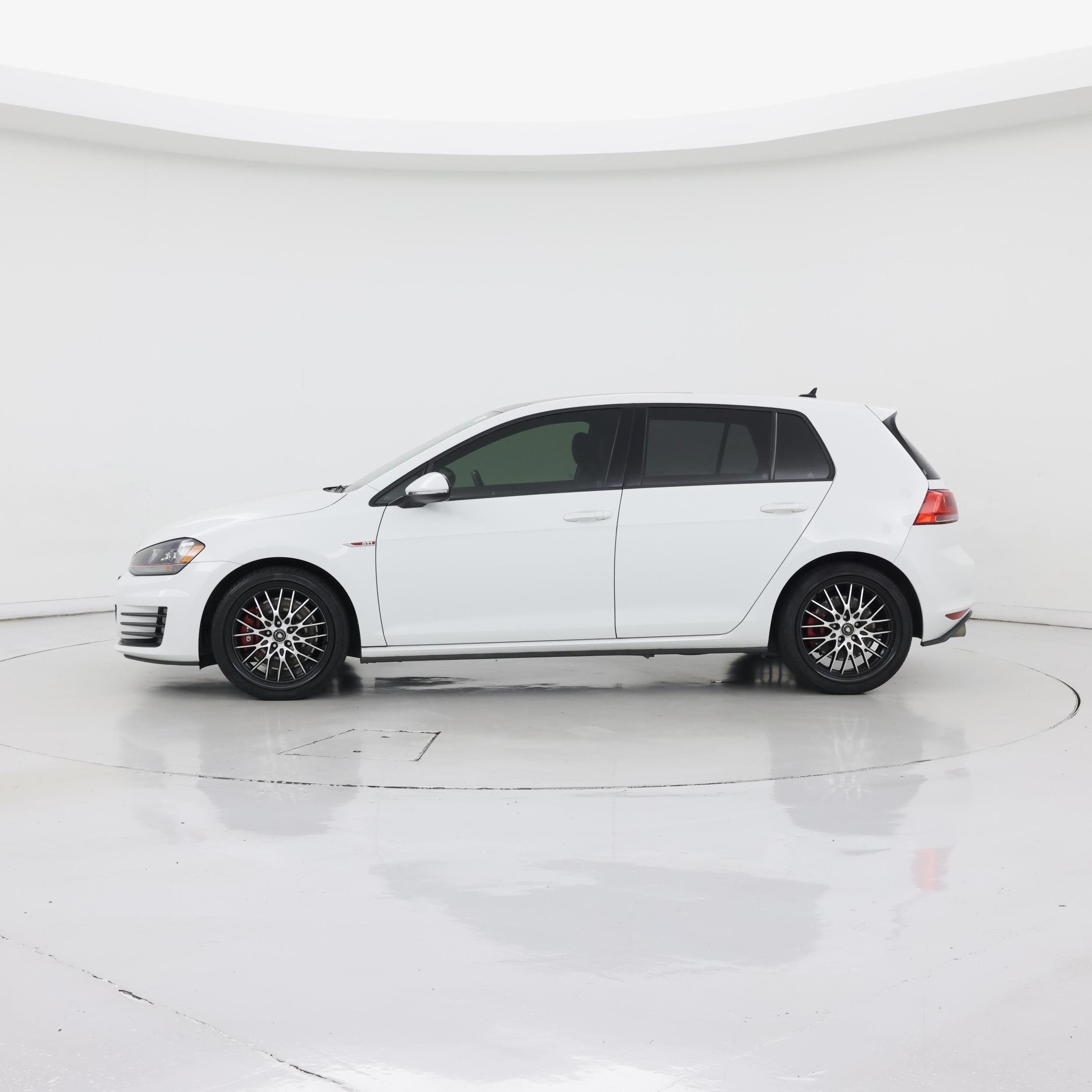 Thumbnail: 2017 Volkswagen Golf - 3