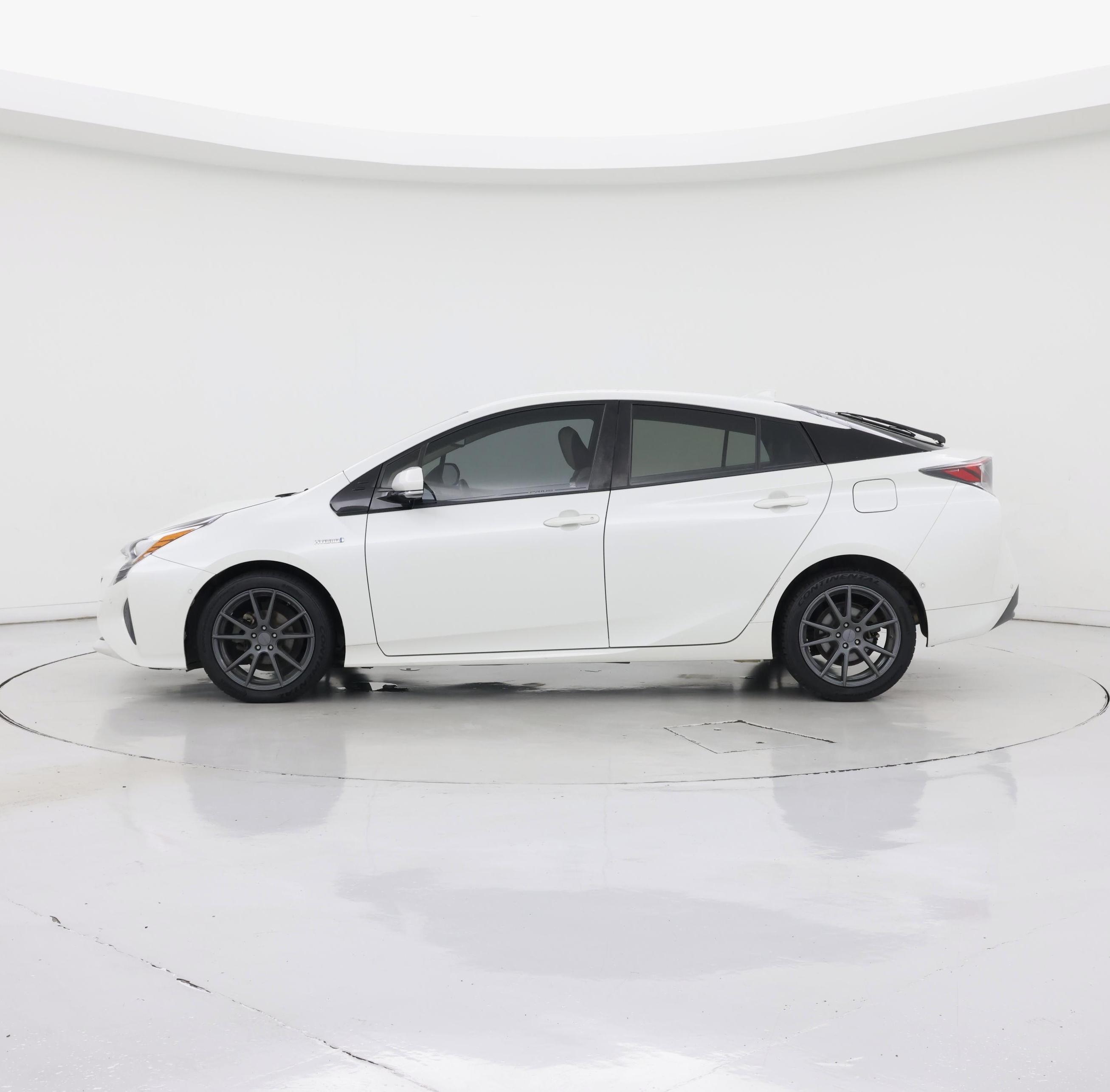 Thumbnail: 2017 Toyota Prius - 3