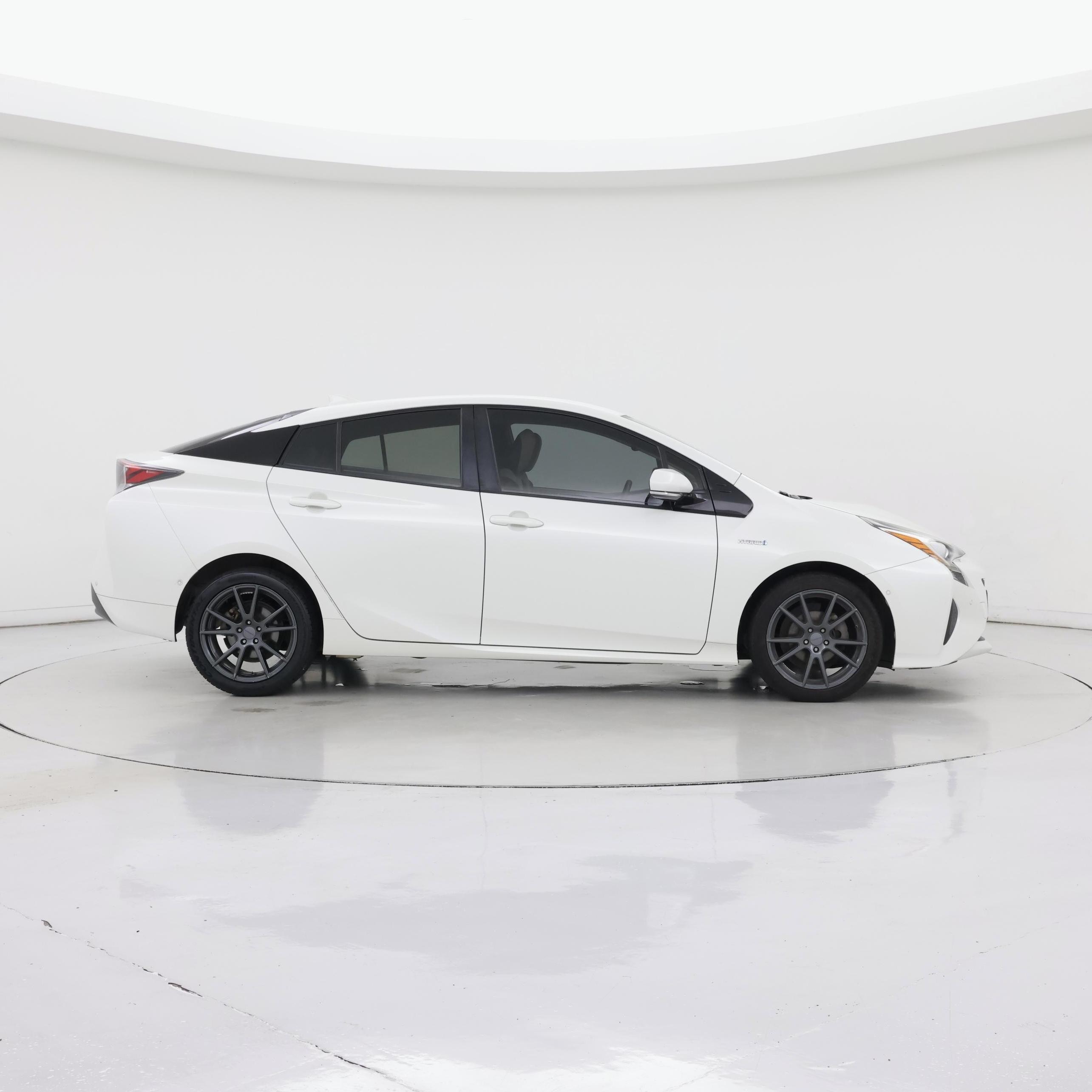 Thumbnail: 2017 Toyota Prius - 7
