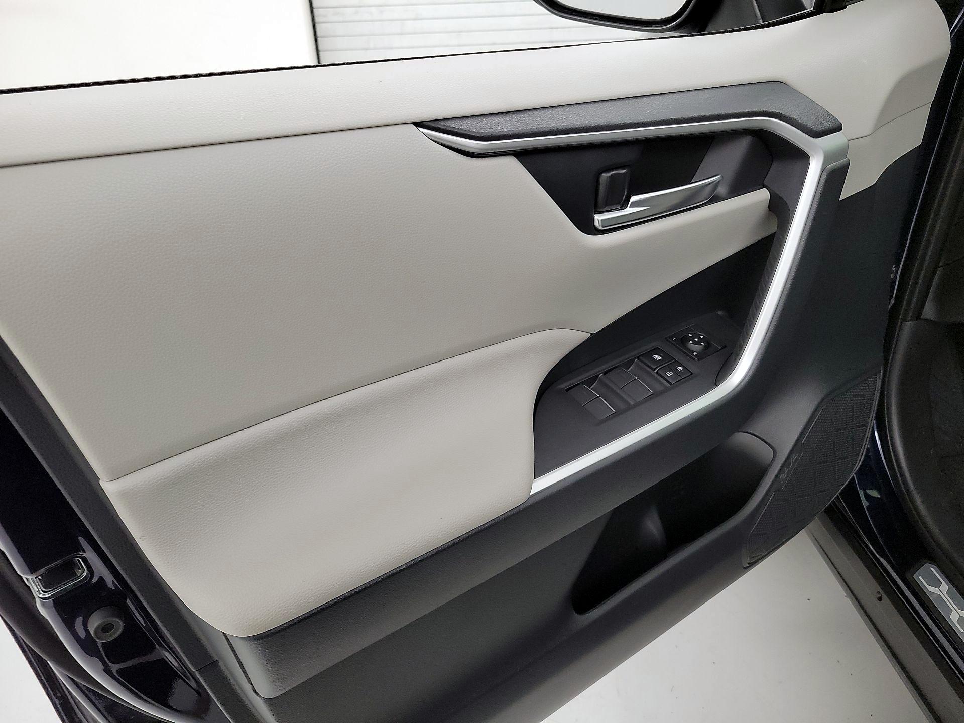 Thumbnail: 2025 Toyota RAV4 - 12