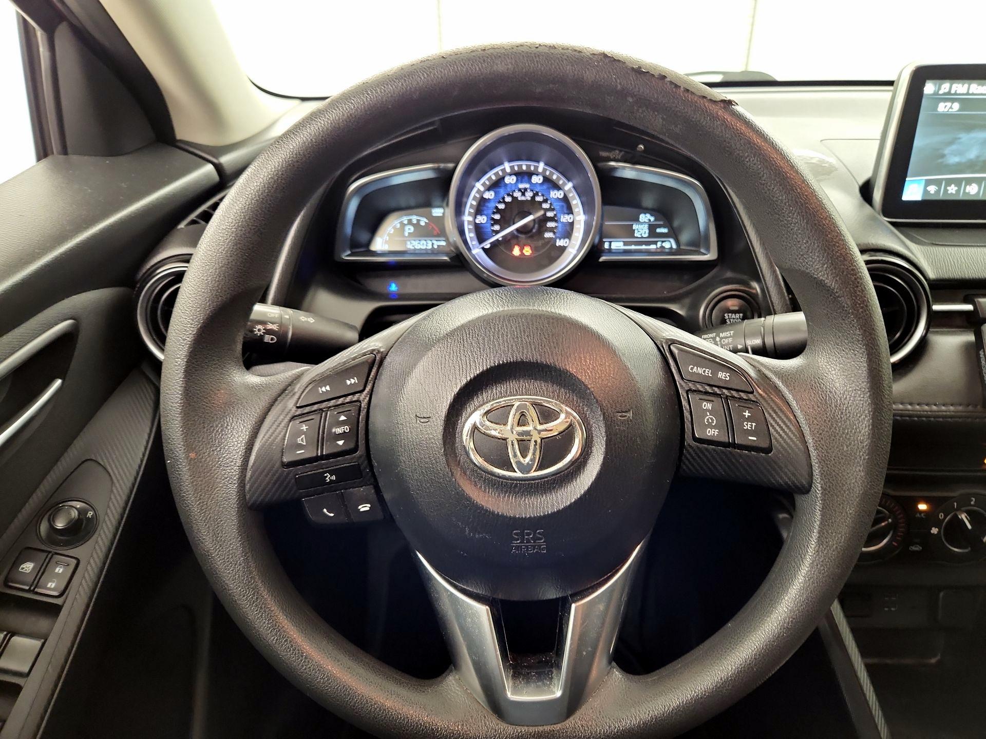 Thumbnail: 2017 Toyota Yaris iA - 10