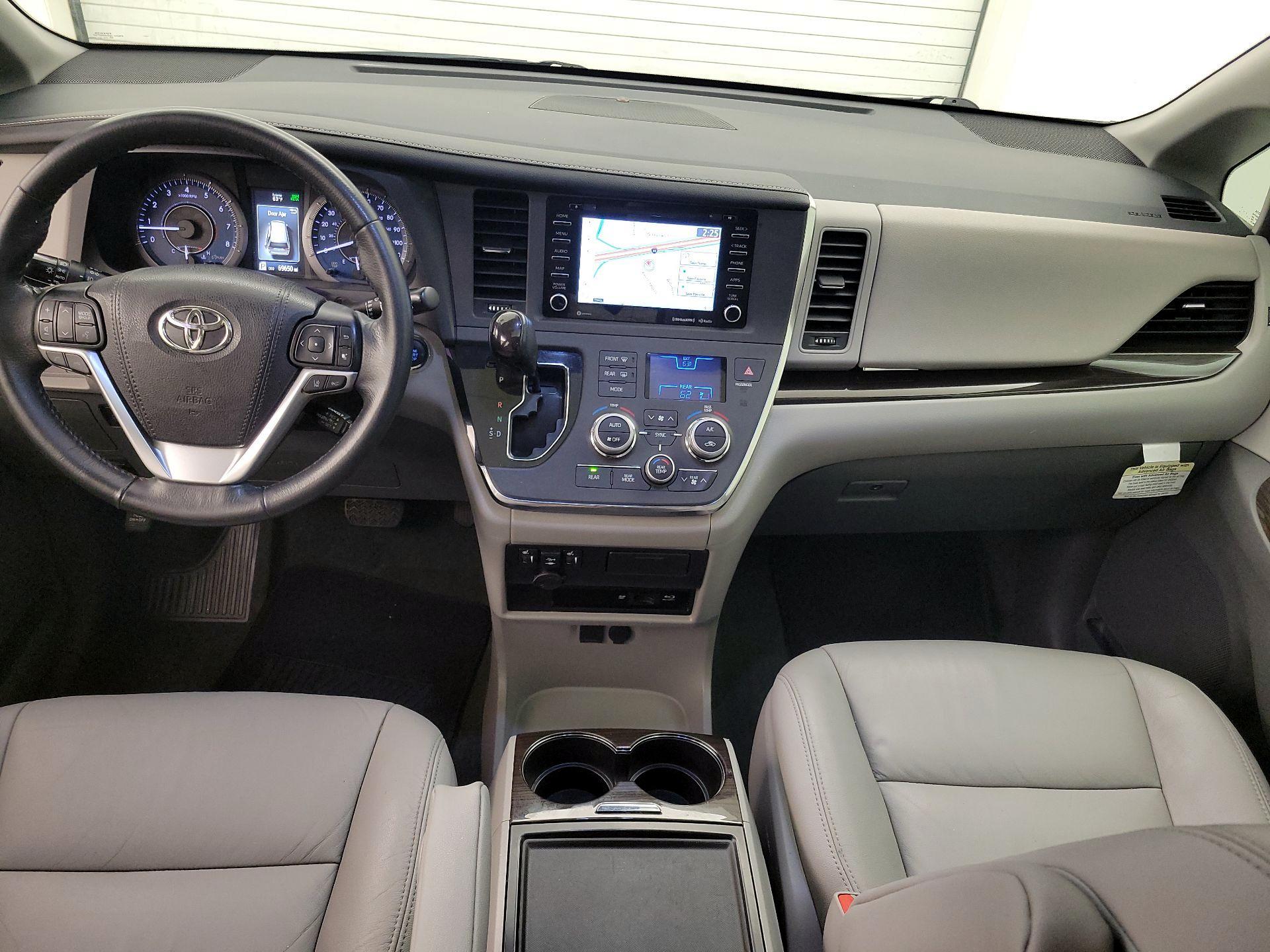 Thumbnail: 2018 Toyota Sienna - 9