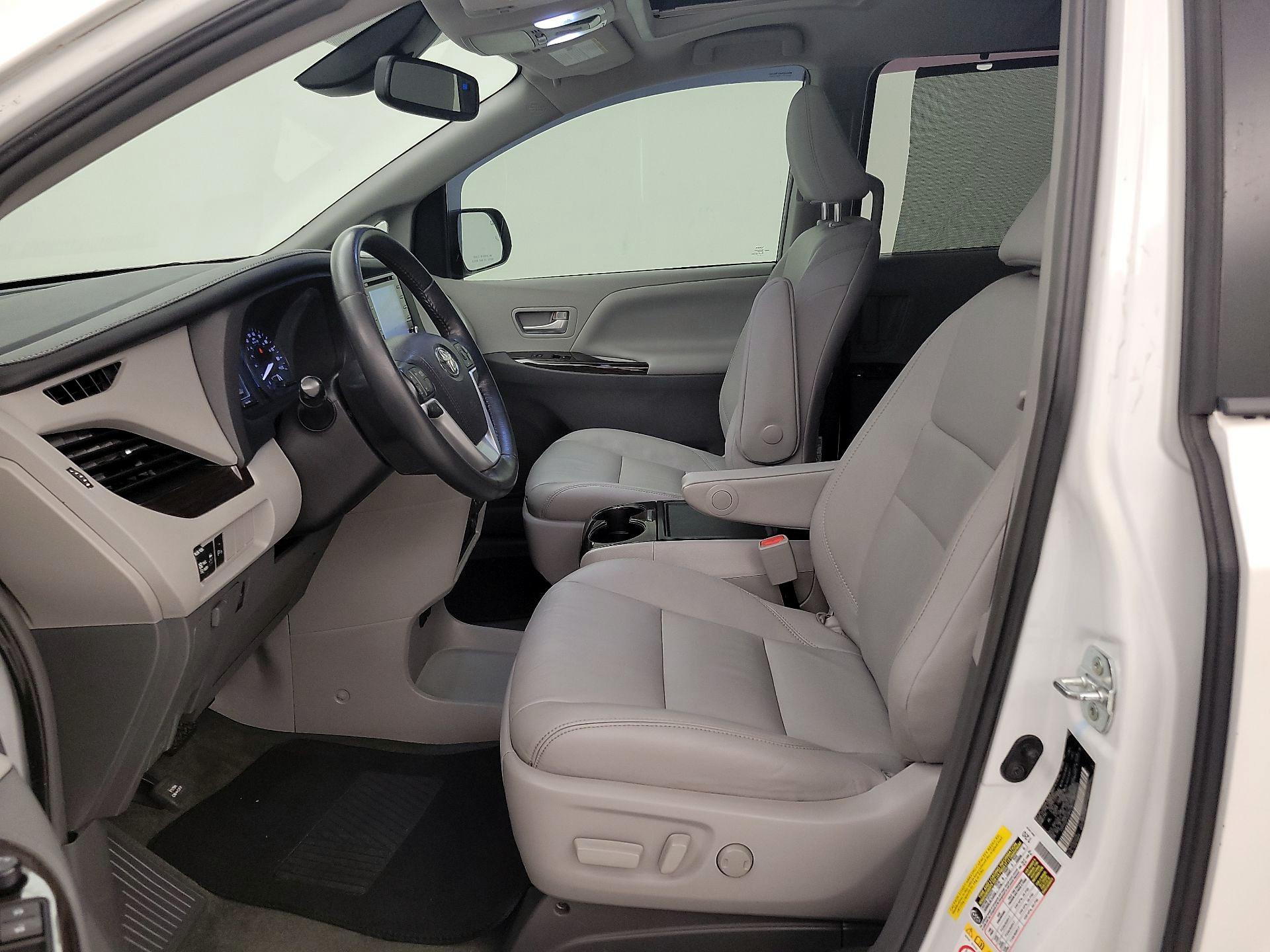 Thumbnail: 2018 Toyota Sienna - 11
