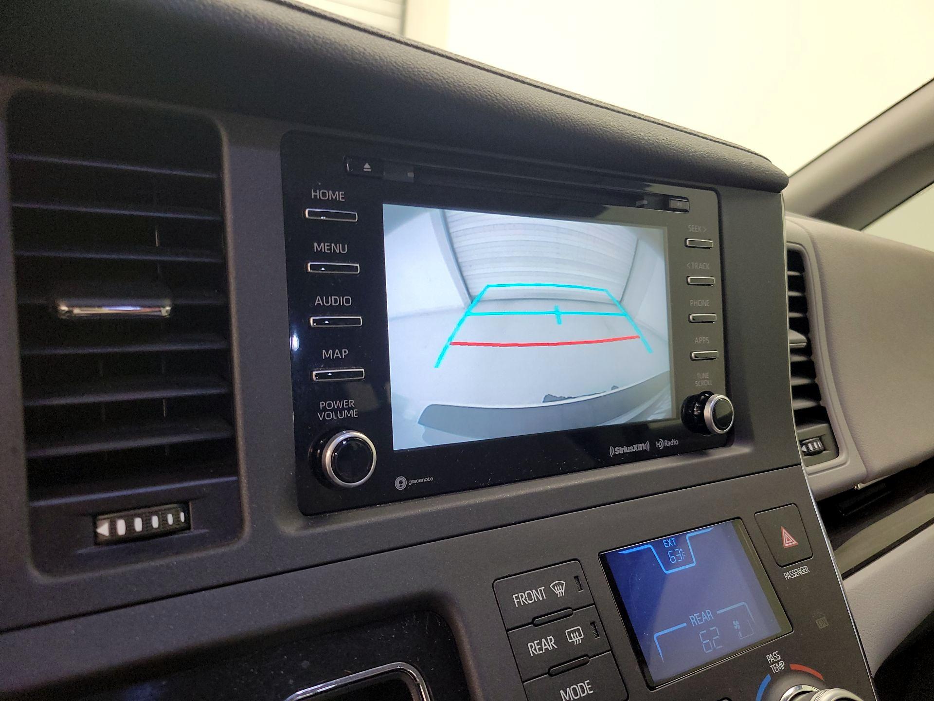 Thumbnail: 2018 Toyota Sienna - 15