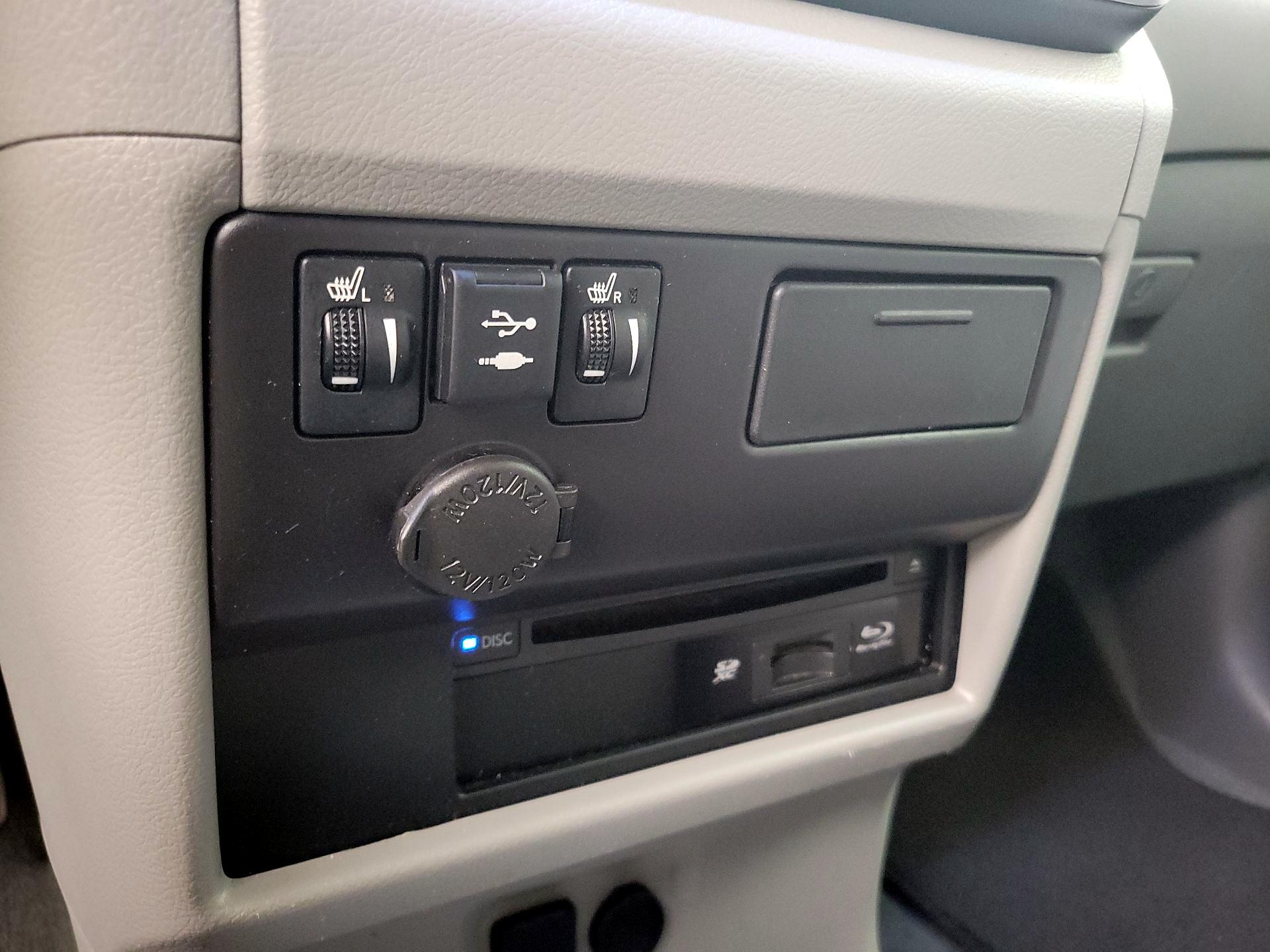 Thumbnail: 2018 Toyota Sienna - 19