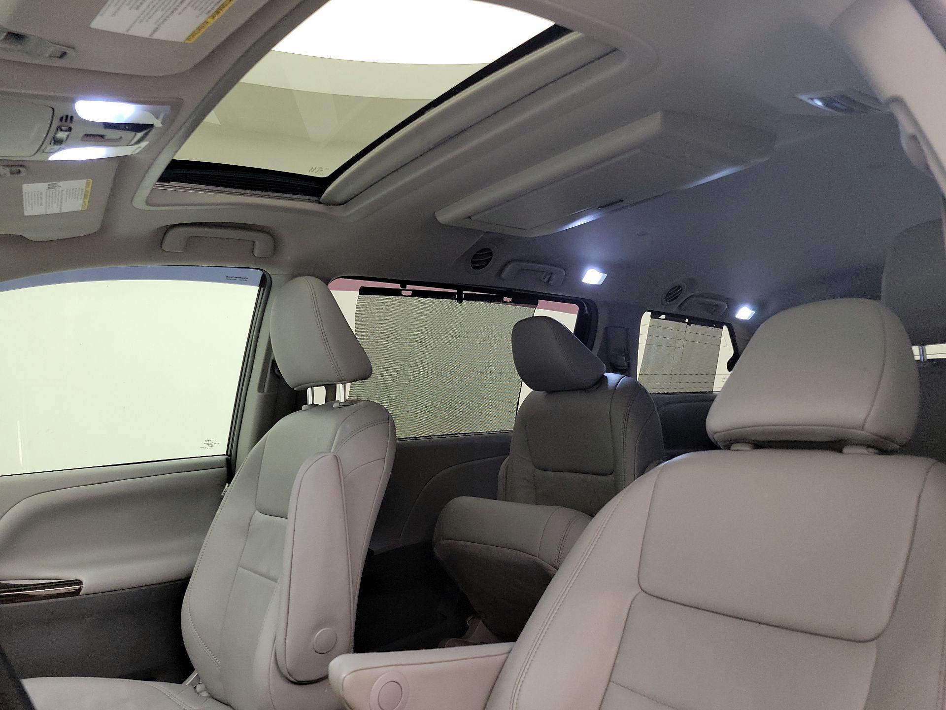 Thumbnail: 2018 Toyota Sienna - 20