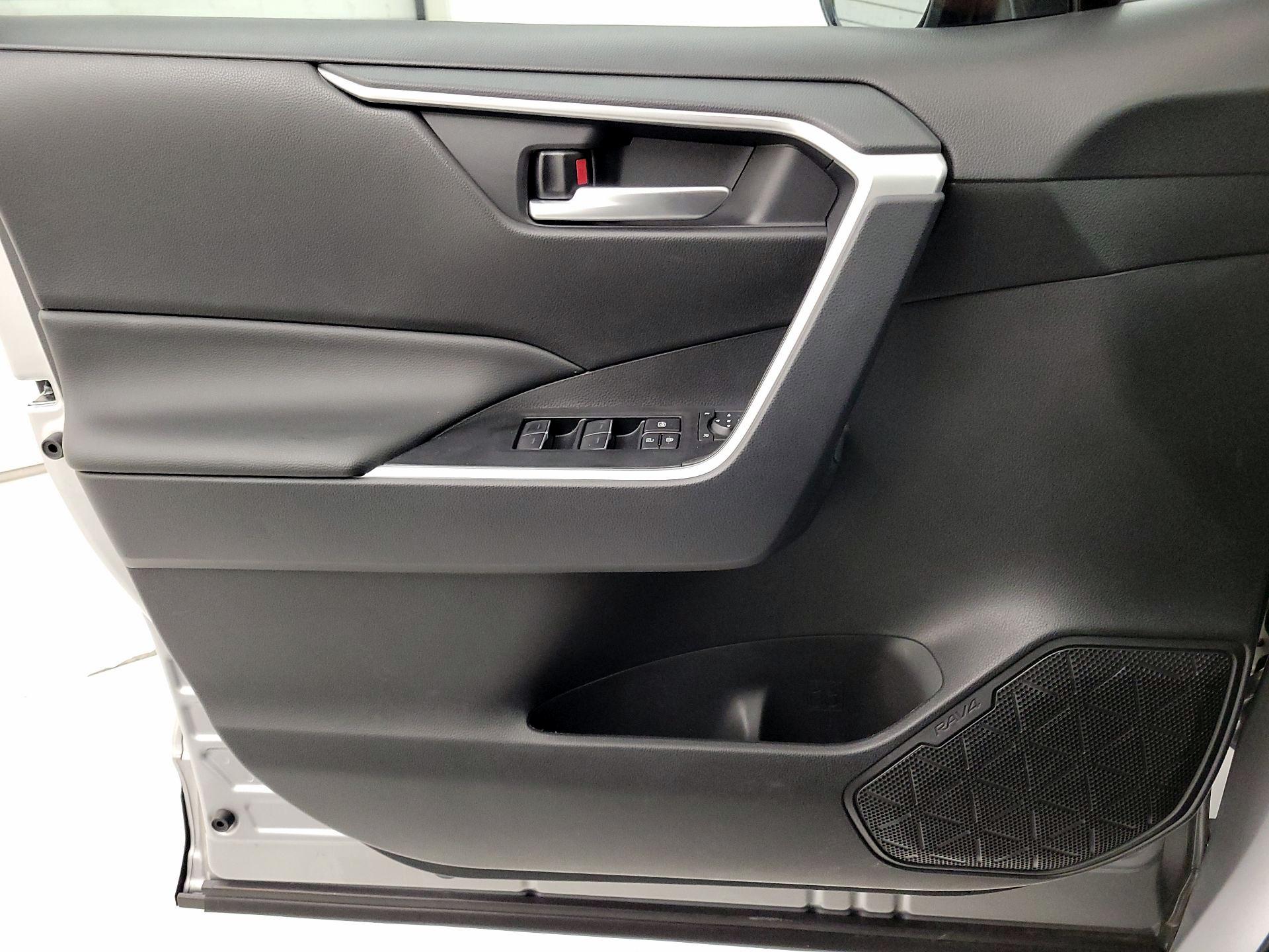 Thumbnail: 2025 Toyota RAV4 - 12