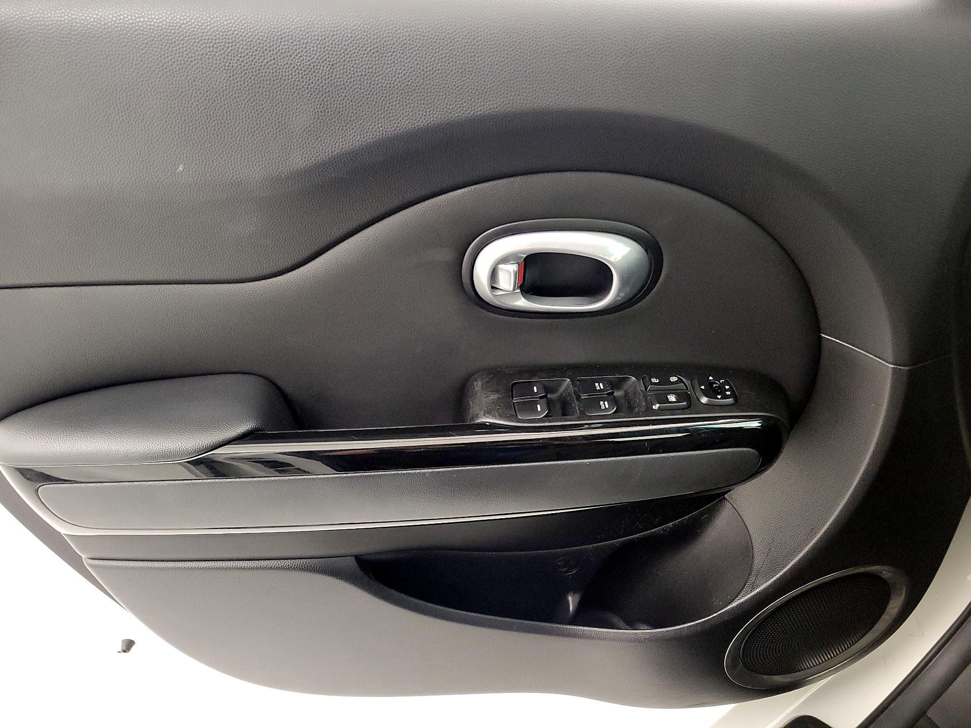 Thumbnail: 2016 Kia Soul - 12