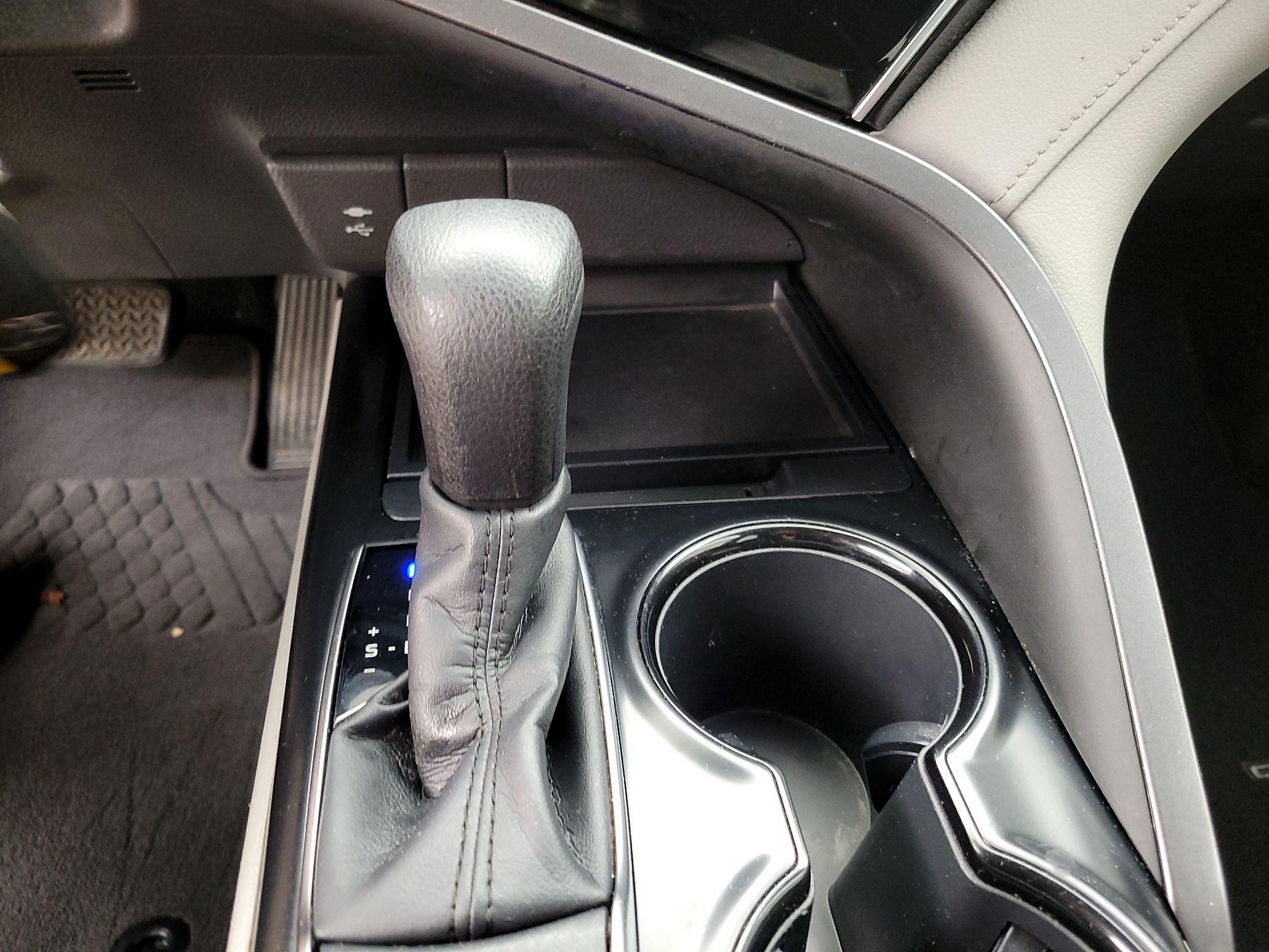 Thumbnail: 2018 Toyota Camry - 17