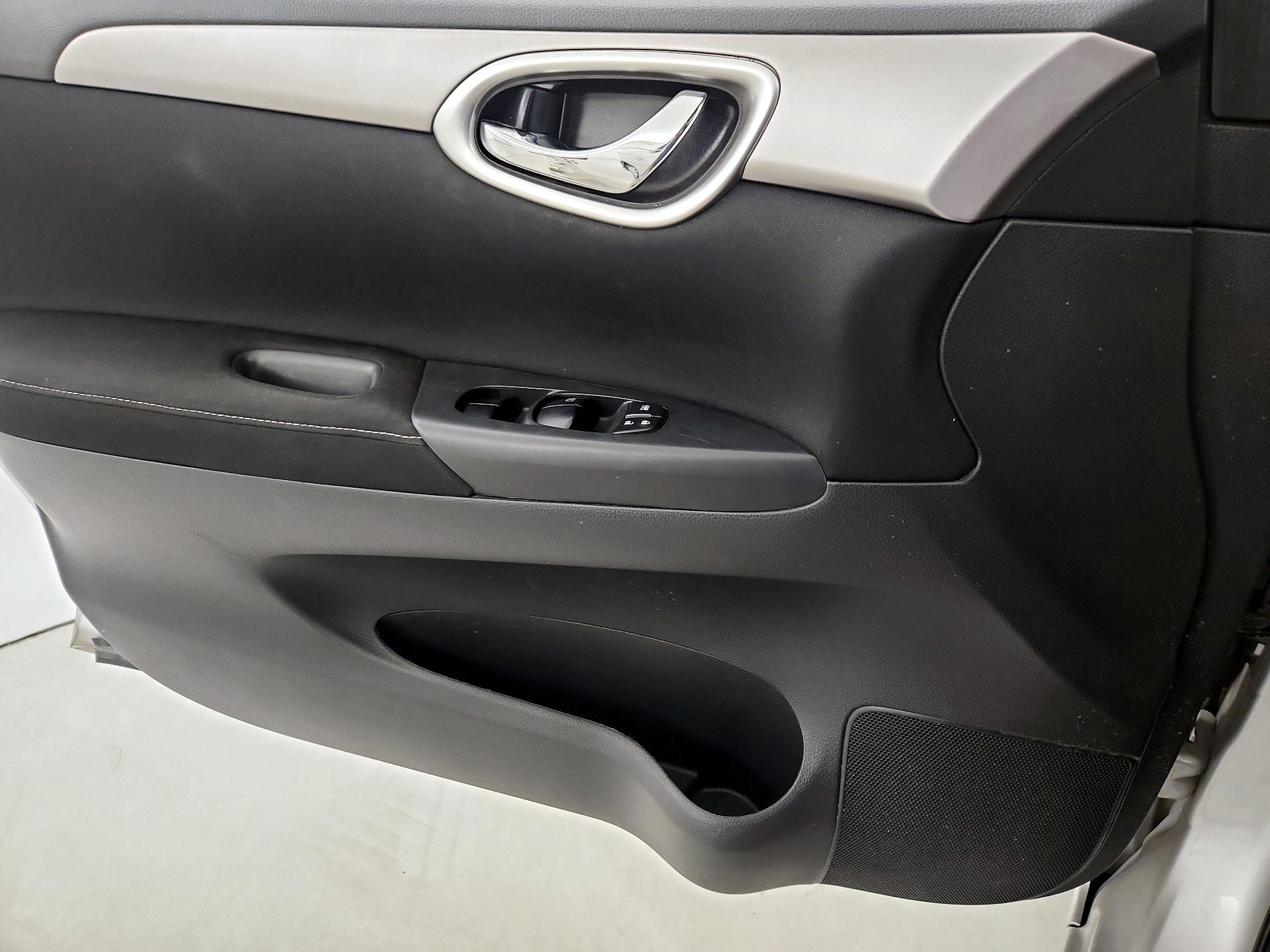 Thumbnail: 2015 Nissan Sentra - 12