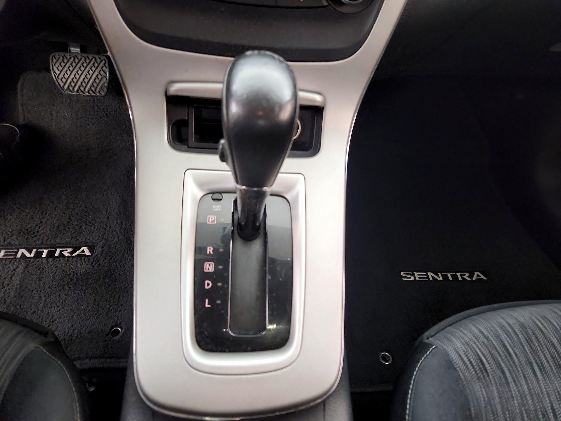 Thumbnail: 2015 Nissan Sentra - 17