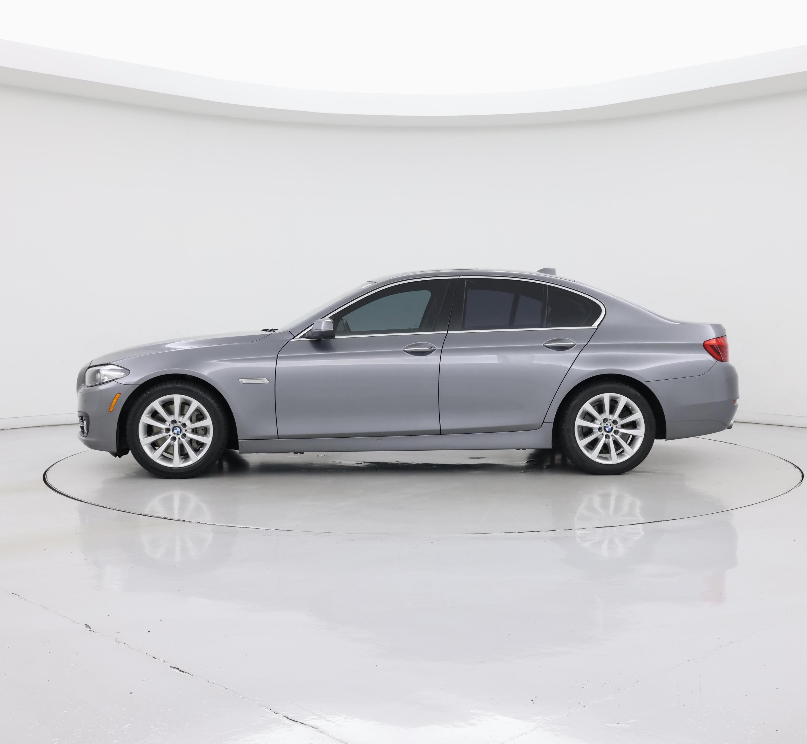 Thumbnail: 2016 BMW 5 Series - 3