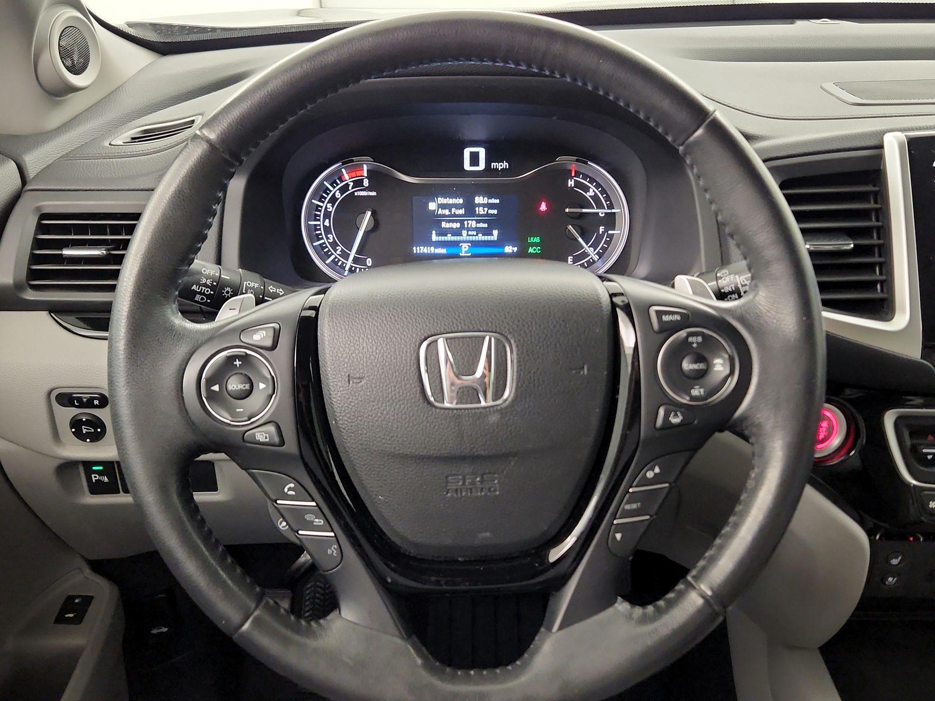 Thumbnail: 2017 Honda Pilot - 10