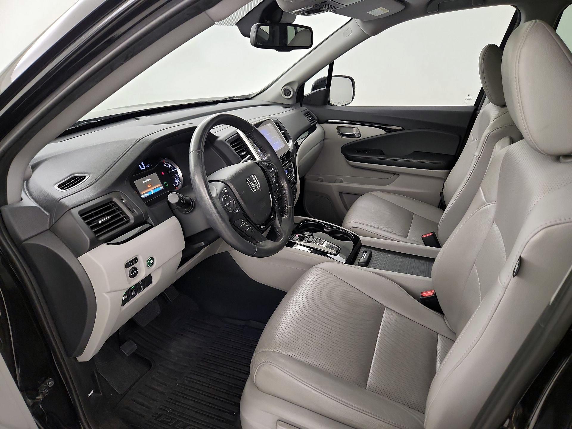 Thumbnail: 2017 Honda Pilot - 11