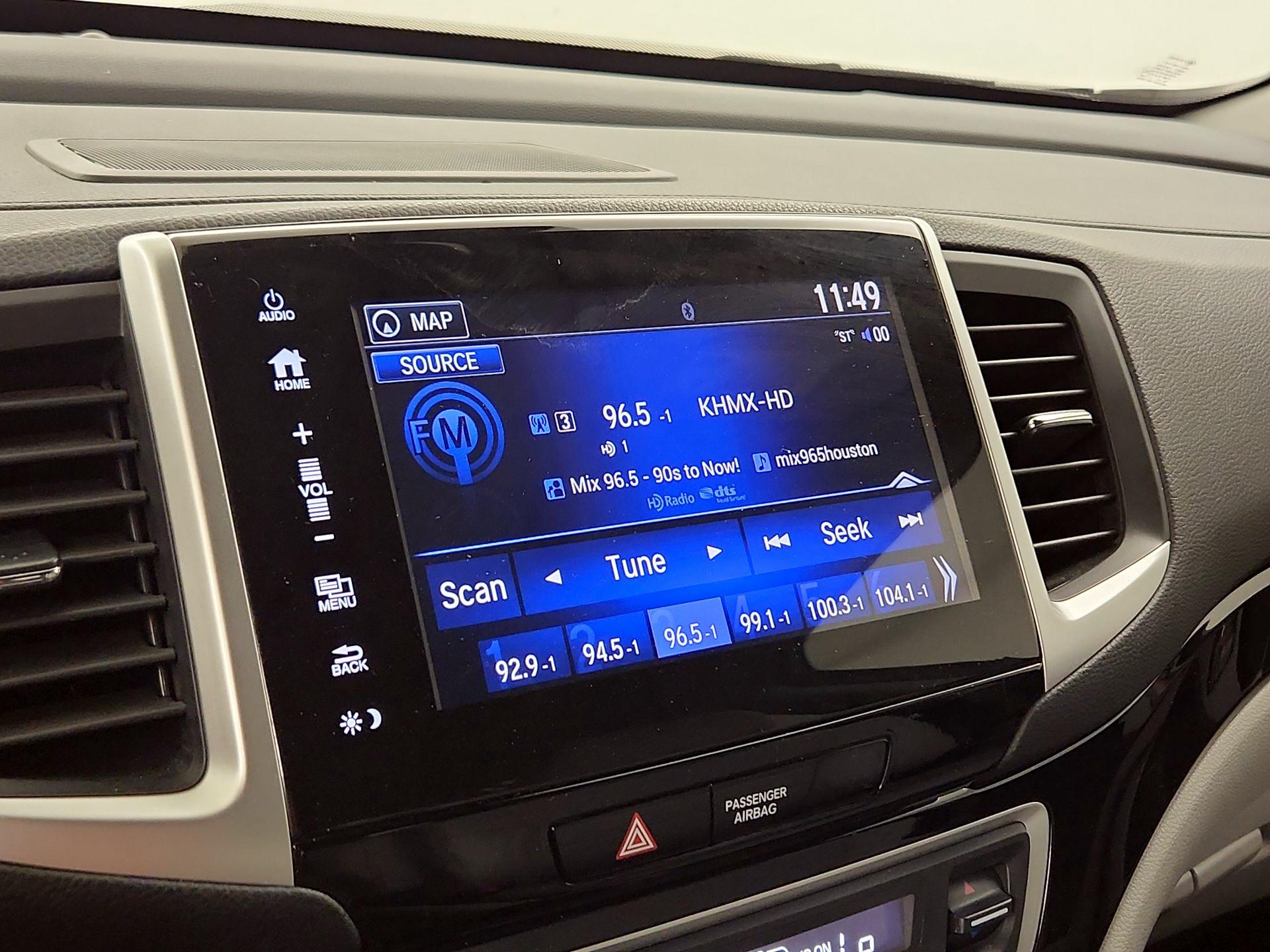 Thumbnail: 2017 Honda Pilot - 16