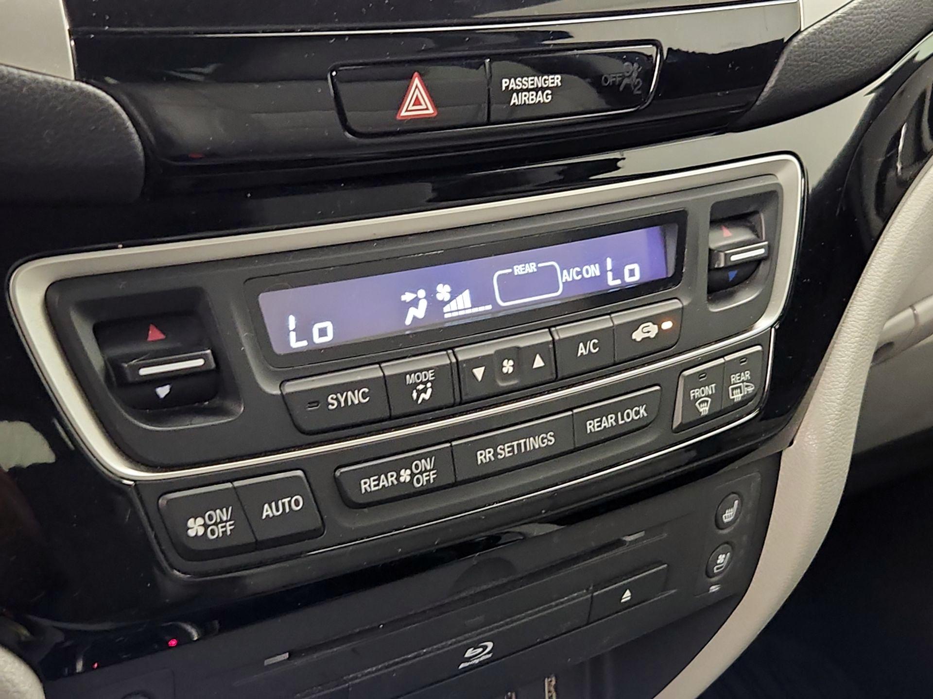 Thumbnail: 2017 Honda Pilot - 17