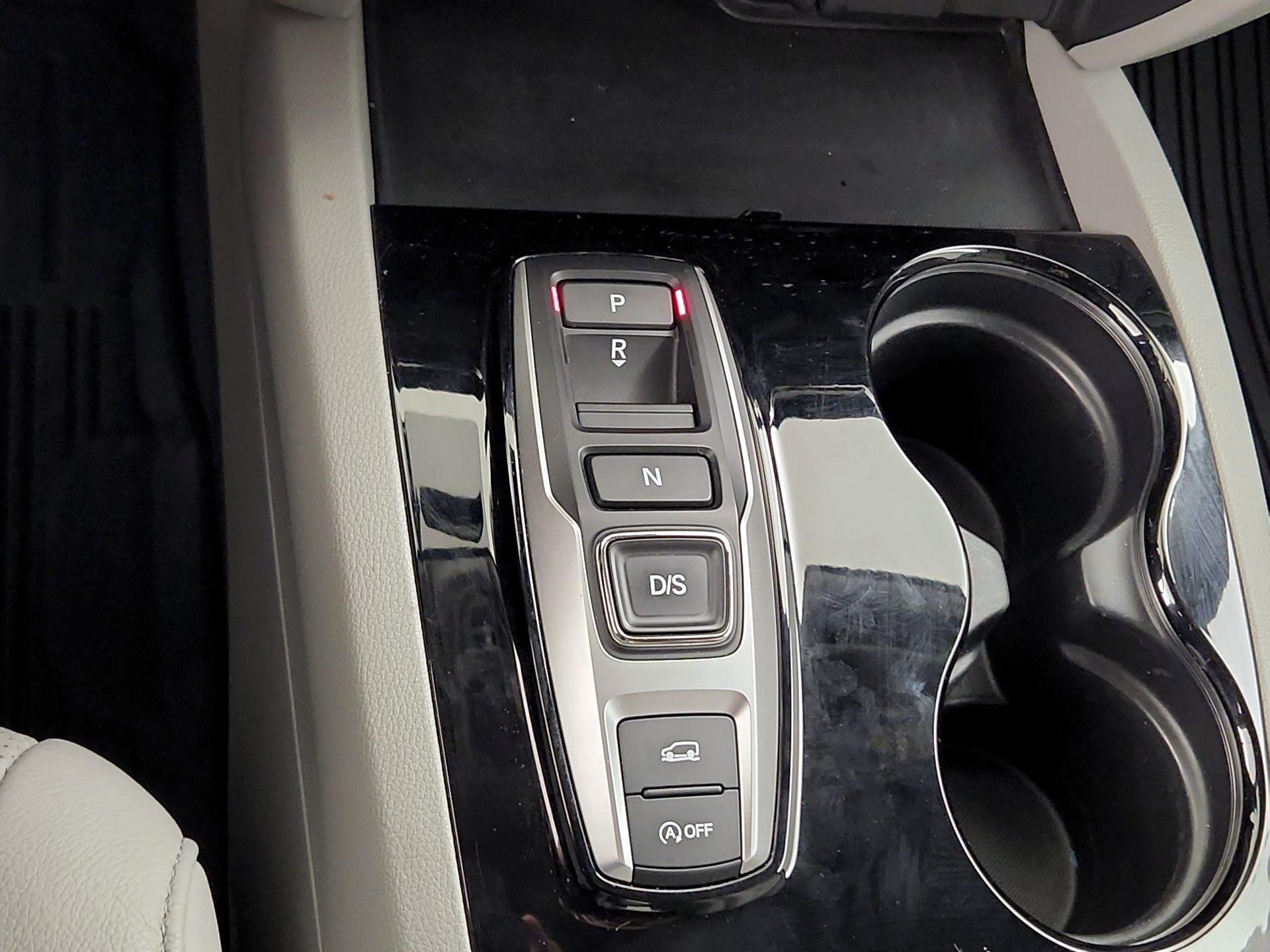 Thumbnail: 2017 Honda Pilot - 18