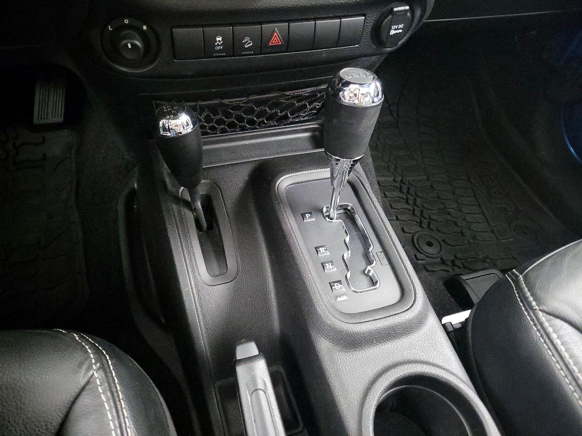 Thumbnail: 2015 Jeep Wrangler - 15