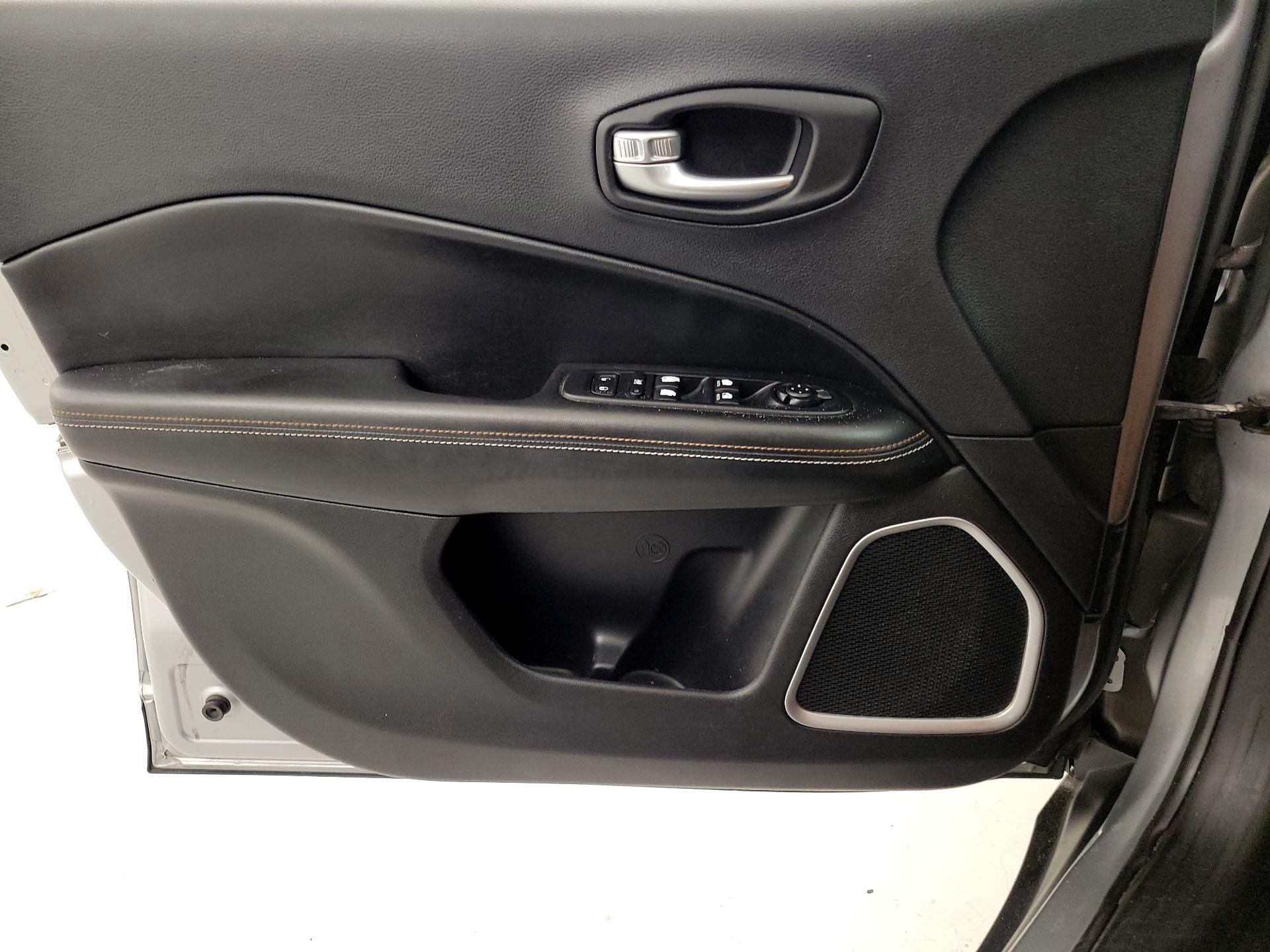 Thumbnail: 2018 Jeep Compass - 12