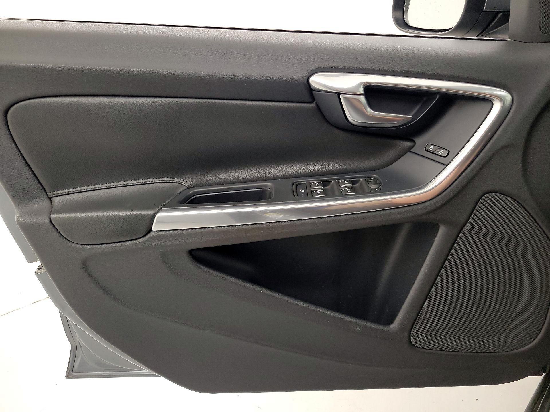 Thumbnail: 2017 Volvo S60 - 12