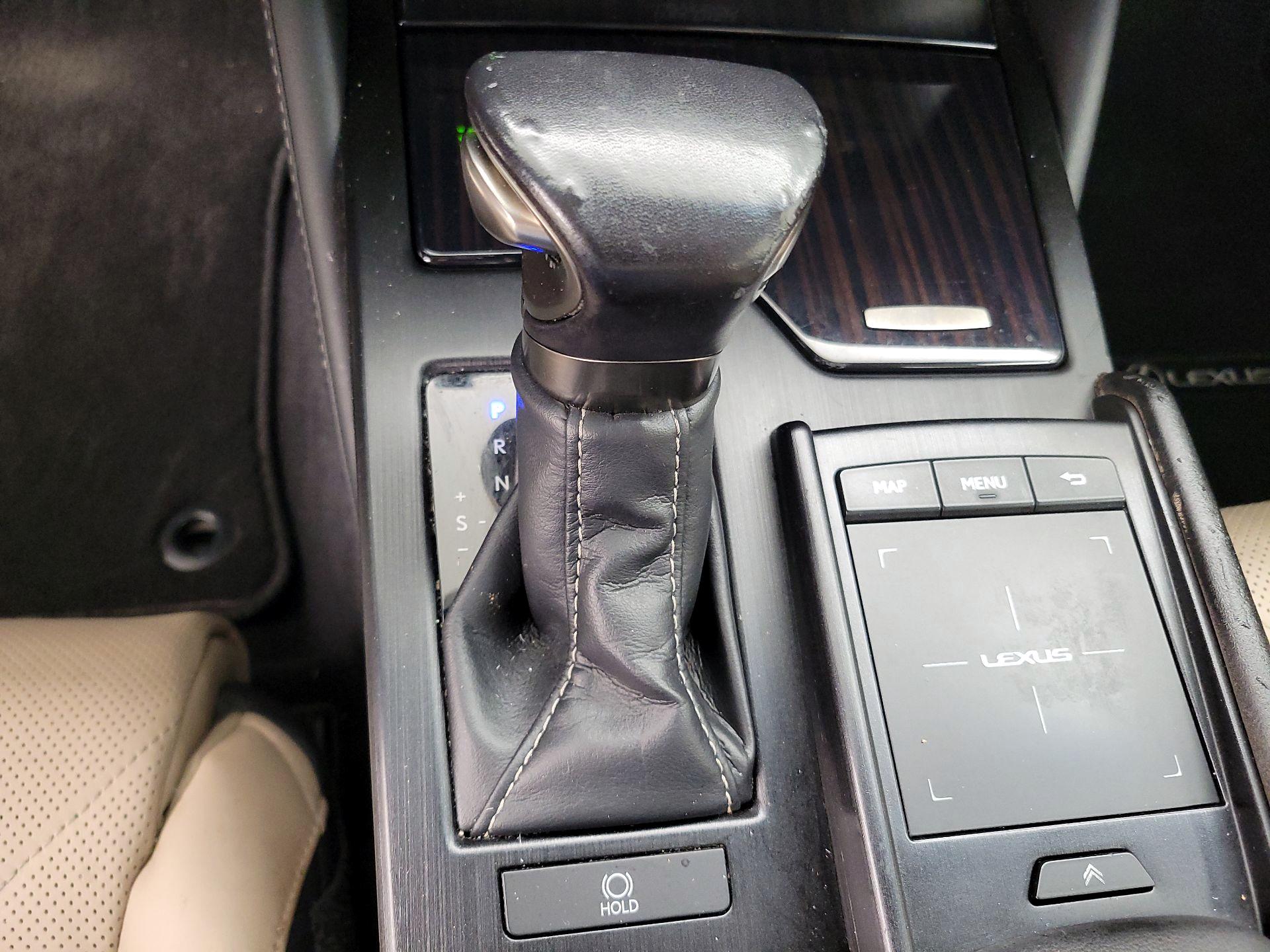 Thumbnail: 2019 Lexus ES - 18