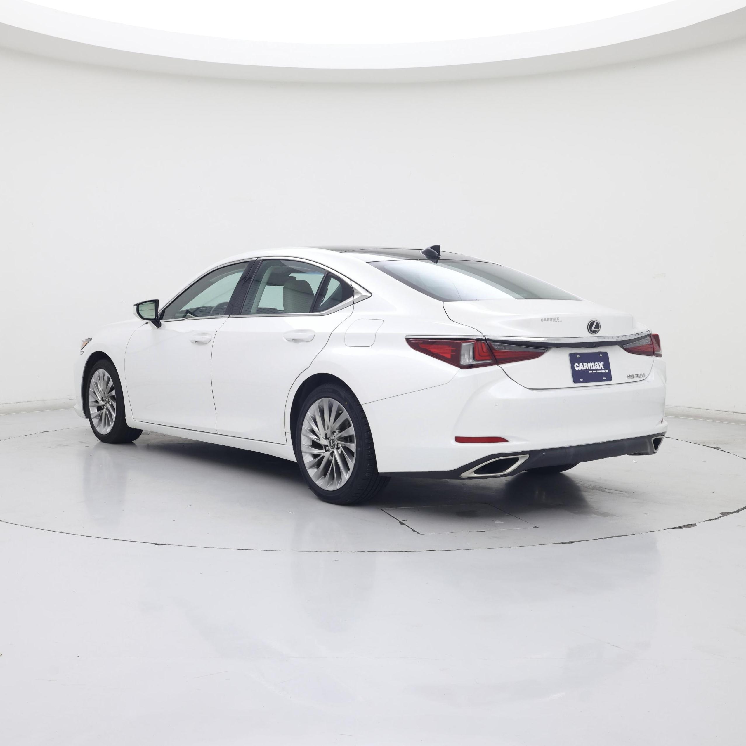 Thumbnail: 2019 Lexus ES - 2