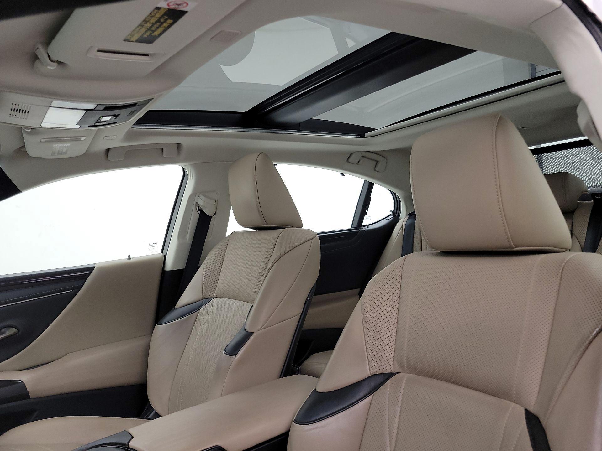 Thumbnail: 2019 Lexus ES - 20